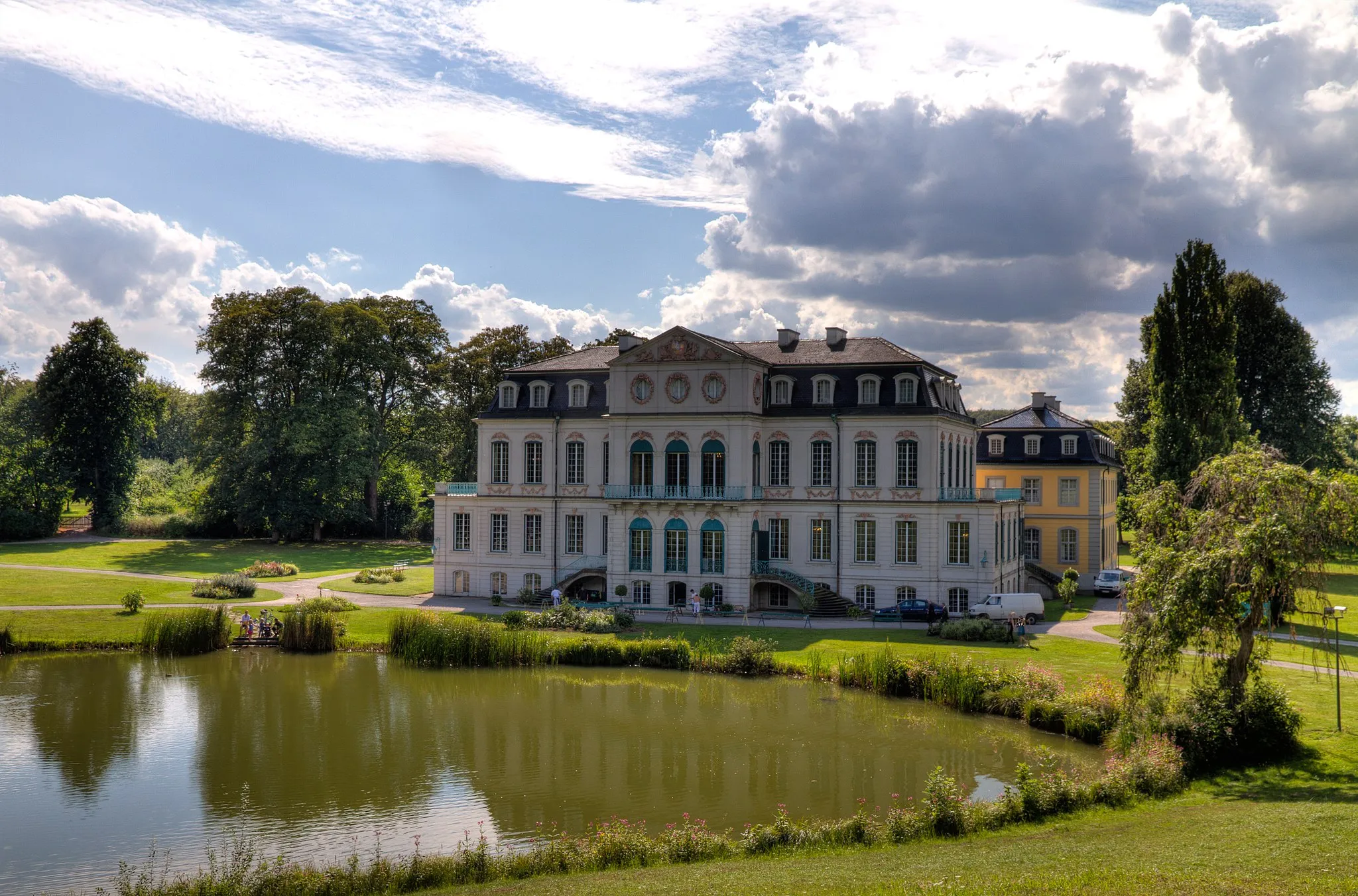 Photo showing: Schloss Wilhelmsthal bei Calden. DRI Aufnahme aus Belichtungsreihe mit 3 Bildern.
