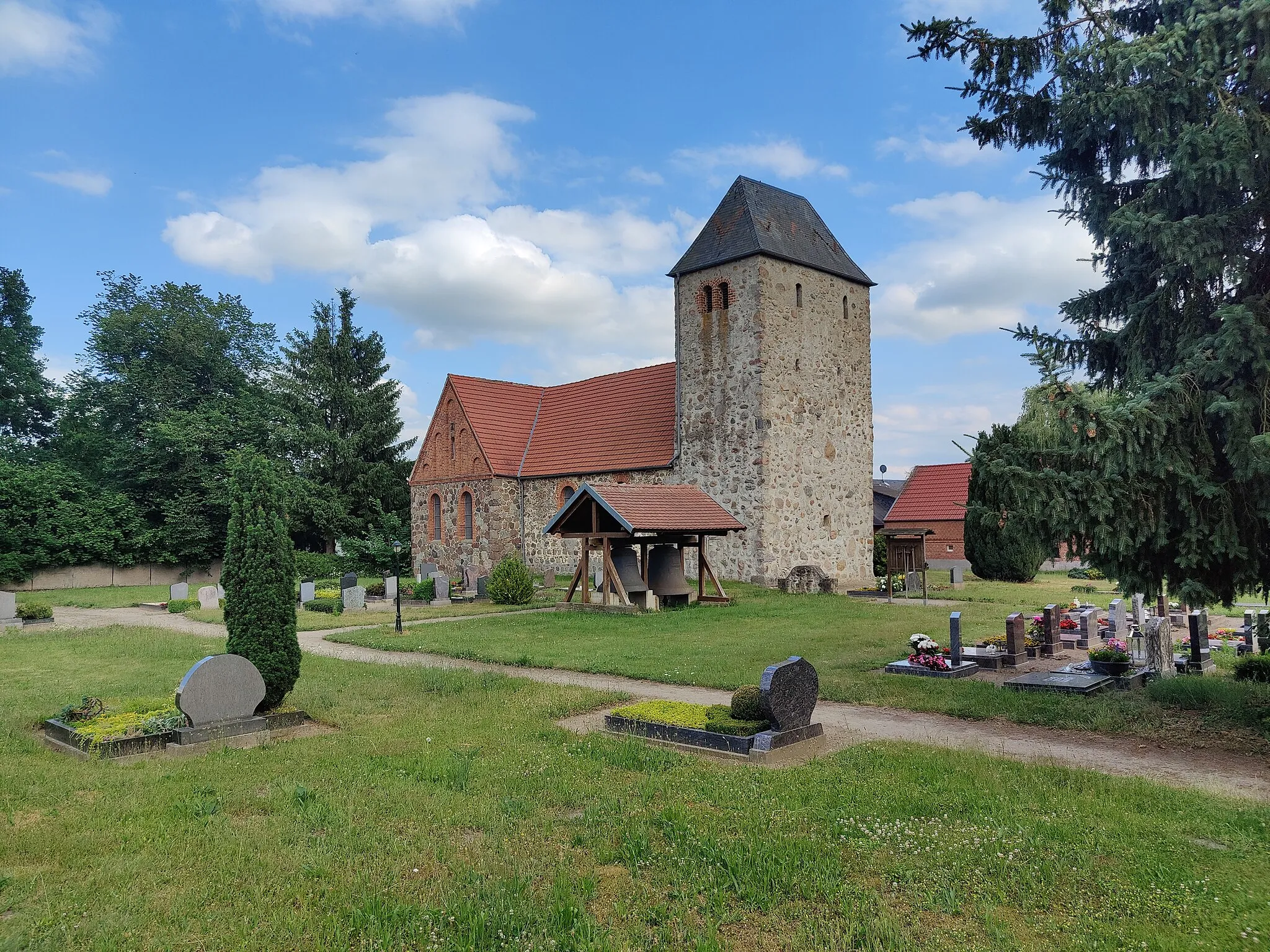Photo showing: Dorfkirche Ahlum, Gemeinde Rohrberg, Altmarkkreis Salzwedel, Sachsen-Anhalt, Deutschland