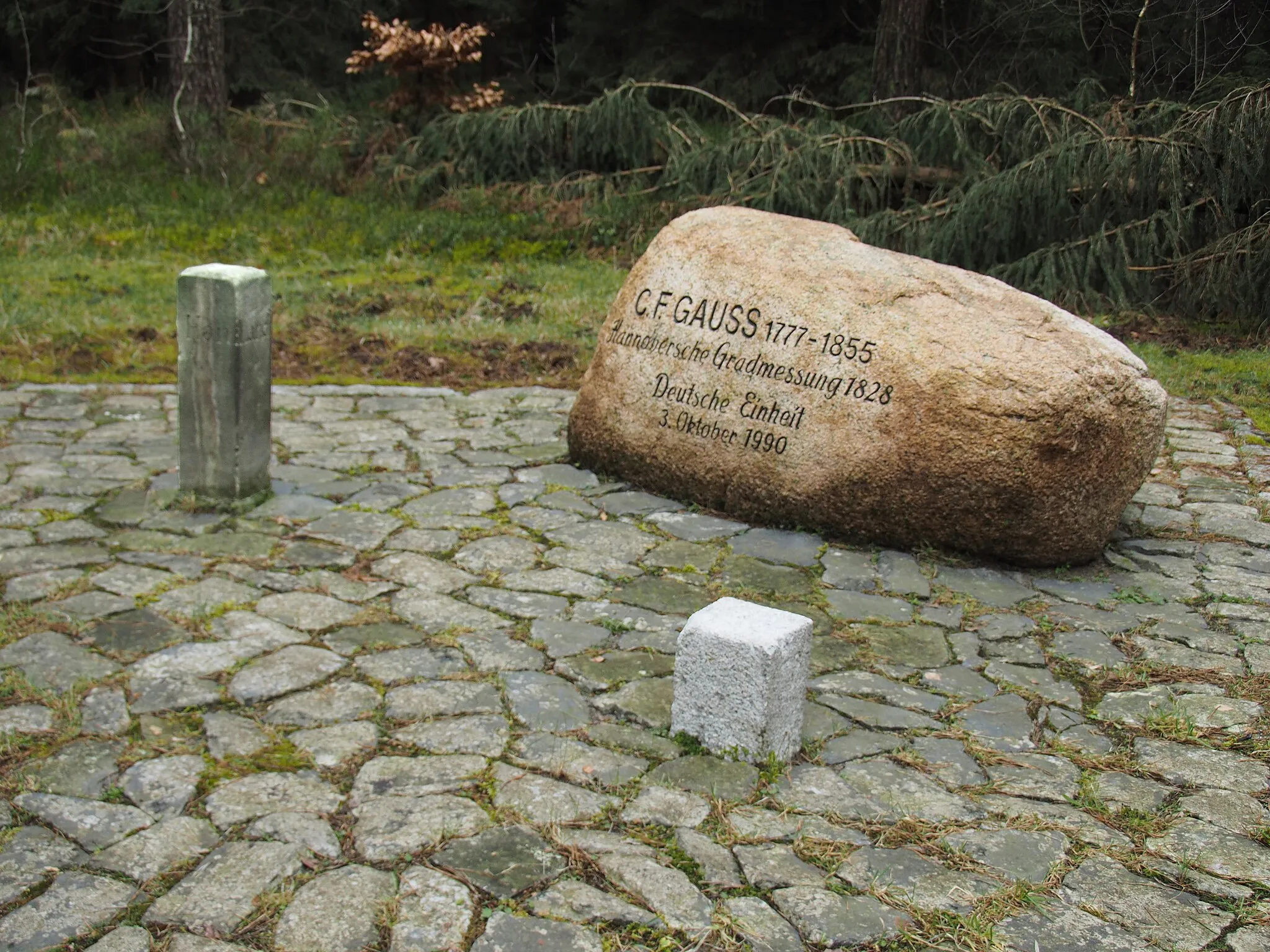 Photo showing: Trig point on the Breitehorn, Lüneburg Heath, Lower Saxony, Germany.