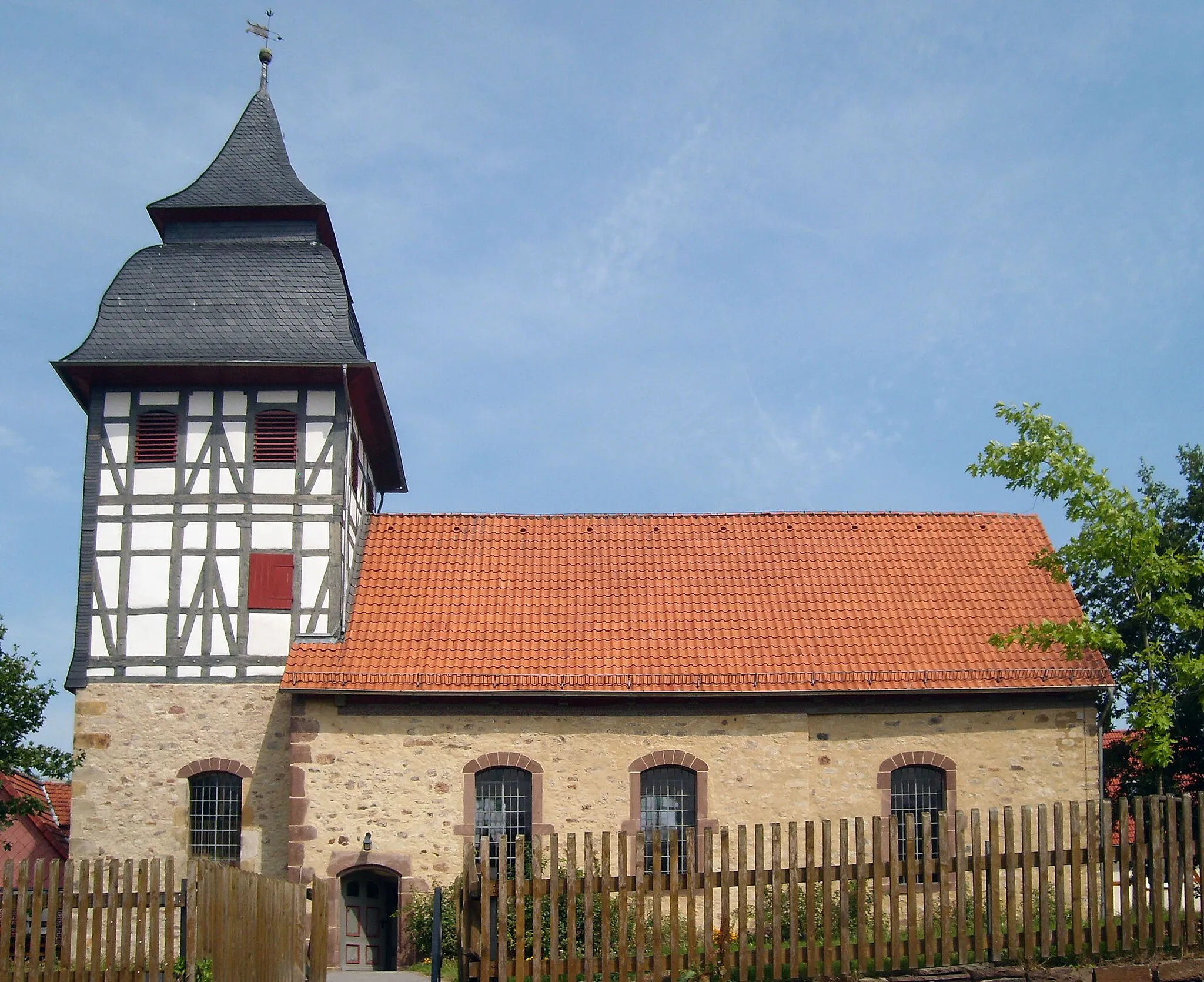 Photo showing: Vernawahlshausen. St. Margarethen-Kirche. Eine offene Kirche. Fürwahr. Besser isses. :o)