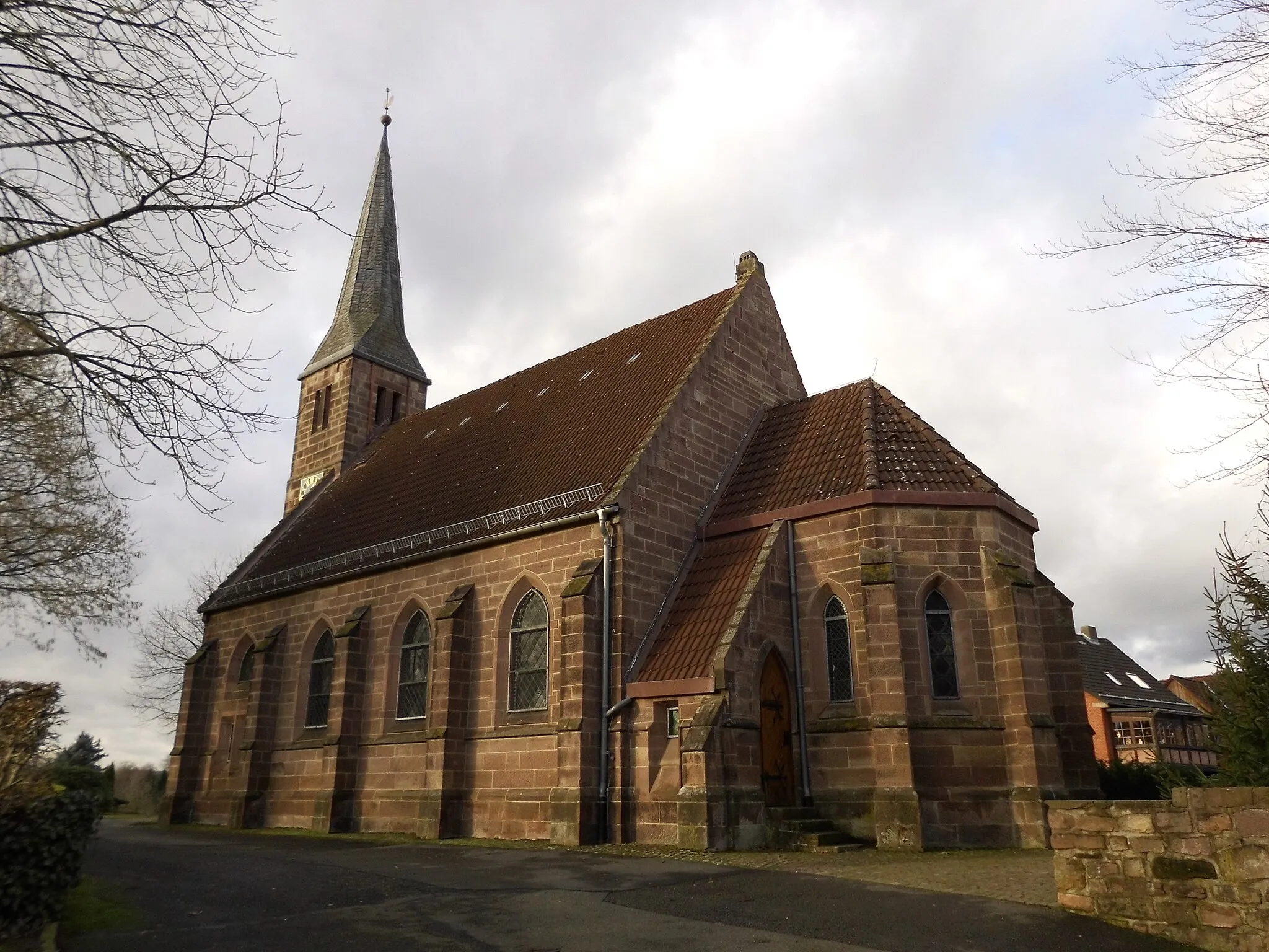 Photo showing: Uslar Ortsteil Bollensen in Niedersachsen. Die Kirche wurde von Conrad Wilhelm Hase erbaut und steht unter Denkmalschutz.