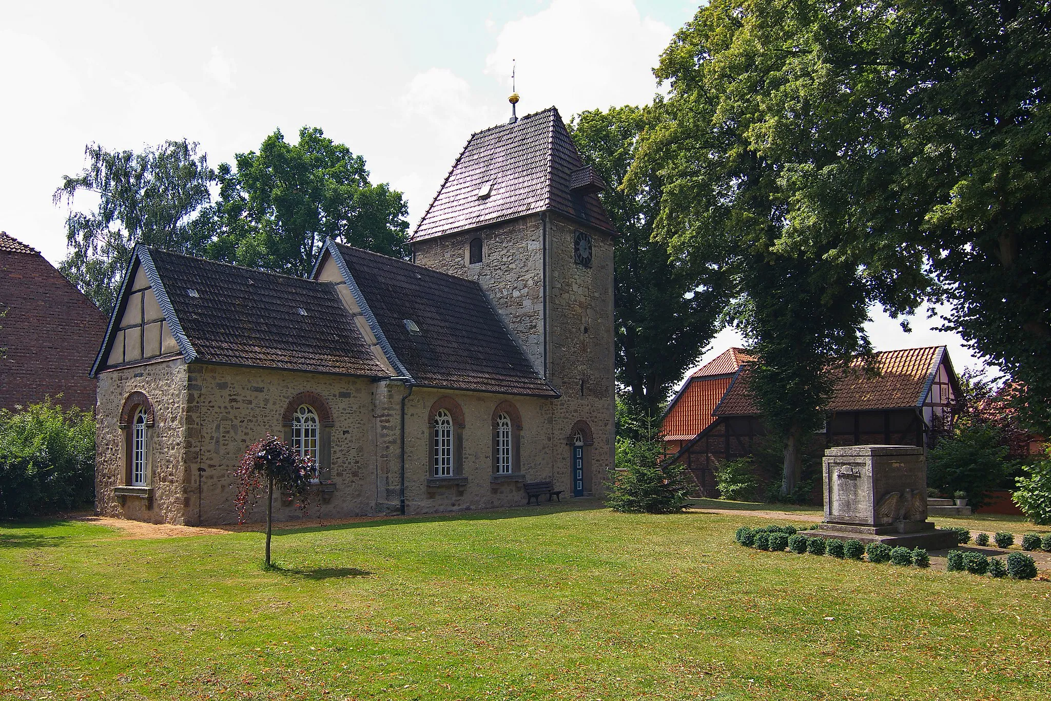 Photo showing: Die St.Urban-Kirche in Wierthe (Vechelde) wurde vermutlich im 13. Jhd errichtet.