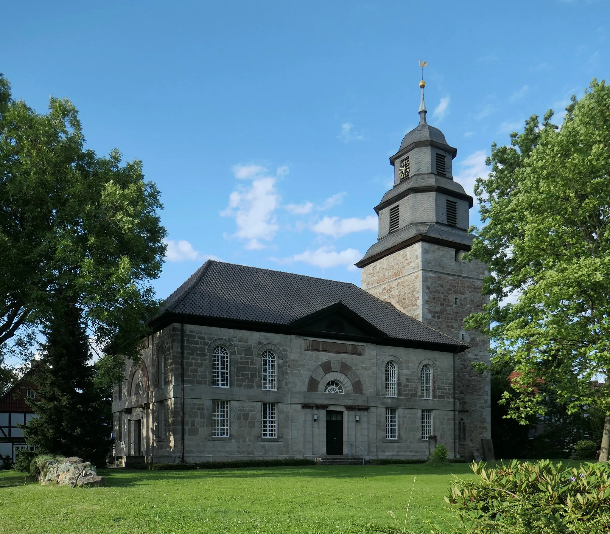 Photo showing: Ev.-luth. Kirche St. Petri in Landwehrhagen, Gemeinde Staufenberg, Südniedersachsen. Baudenkmal-ID: 35287566
