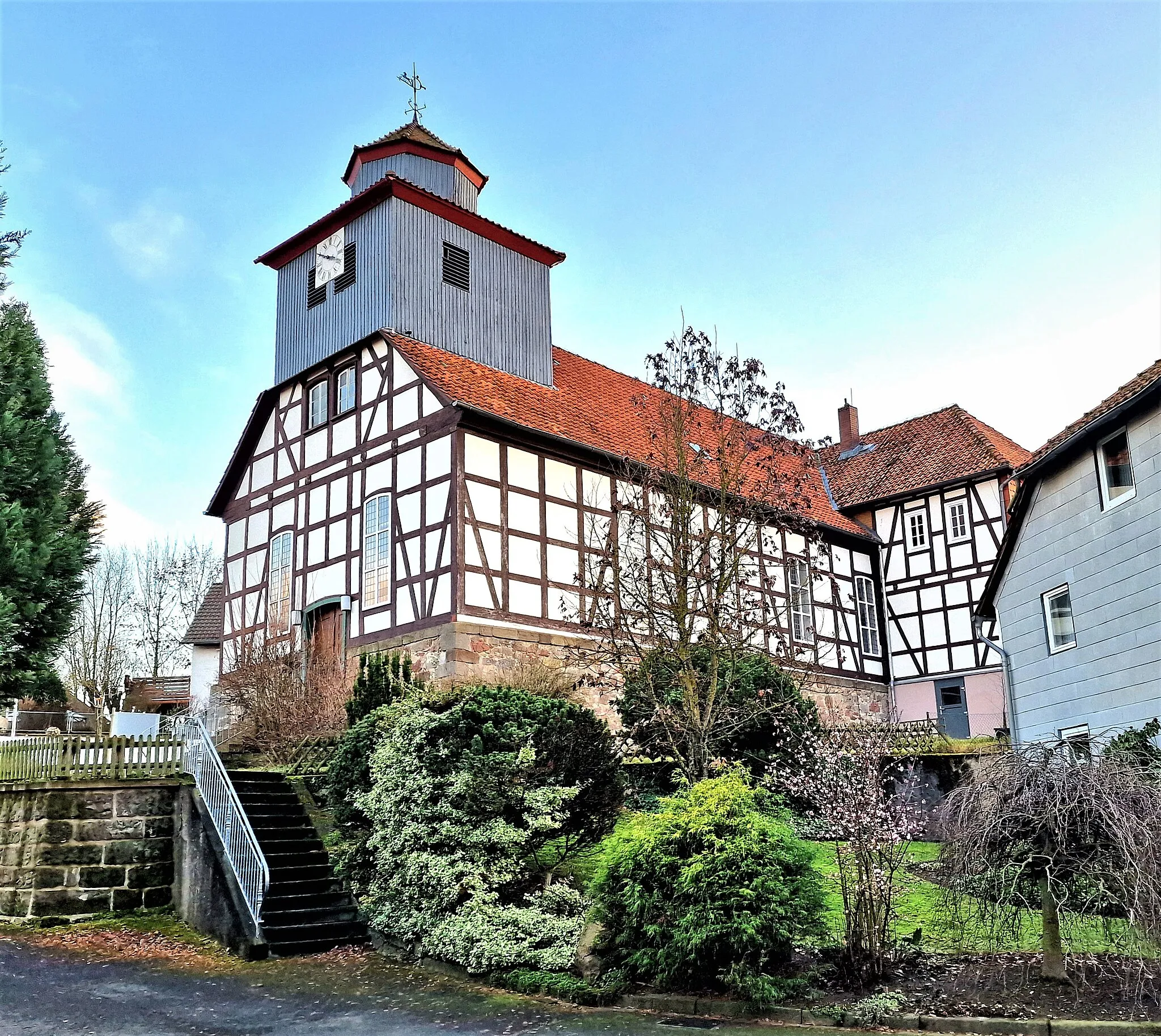 Photo showing: Village church in Hettensen, town of Hardegsen, half-timbered building on sandstone around 1793
Bramburgstrasse 2