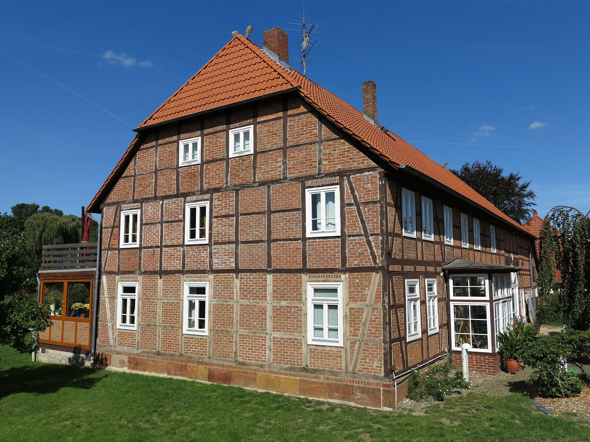 Photo showing: Das Wohn- und Wirtschaftsgebäude Lüddeweg 10 in Dibbesdorf