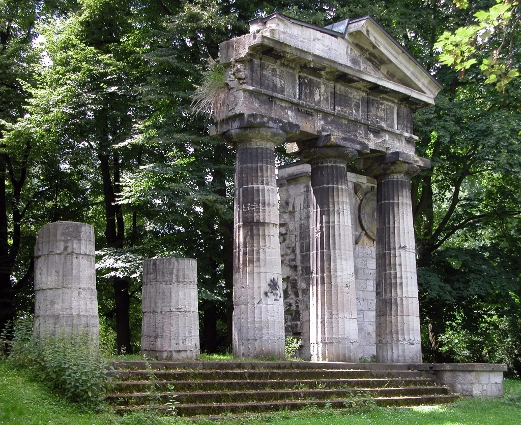 Photo showing: Braunschweig, Germany: Portico by Peter Joseph Krahe in the Bürgerpark (Citizens’ Park).