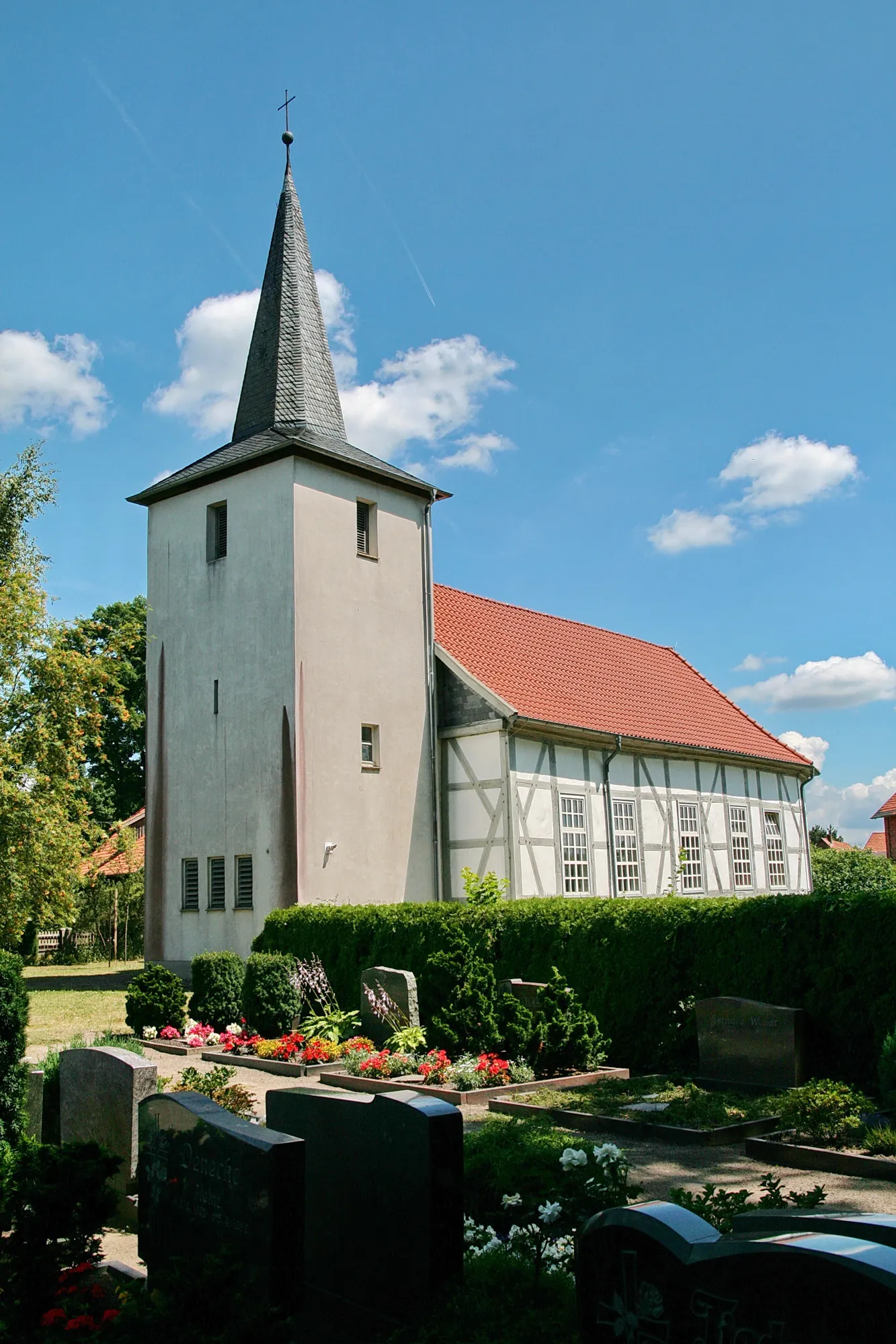 Photo showing: Fachwerkkirche in Dedenhausen (Uetze), Niedersachsen, Deutschland