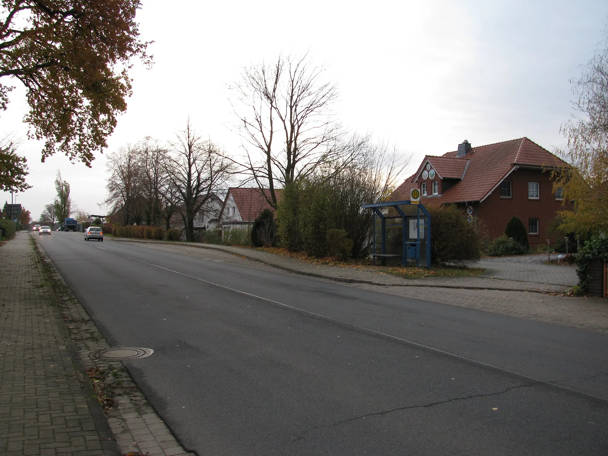 Photo showing: die Bushaltestelle Bergstraße in Wehnsen für die Fahrtrichtung Edemissen