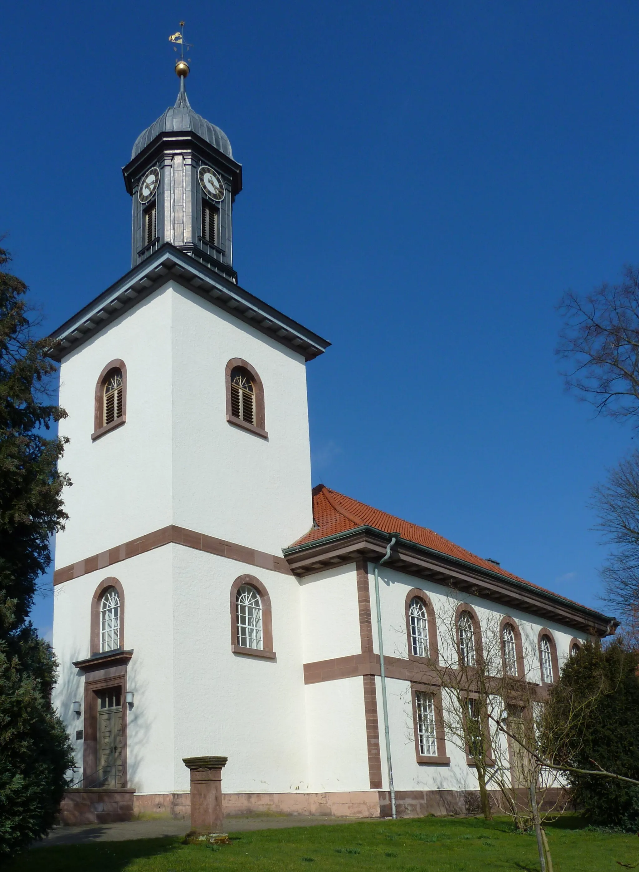 Photo showing: Ev.-luth. Kirche St. Mauritius in Edesheim, Stadt Northeim, Niedersachsen. Erbaut 1823/24