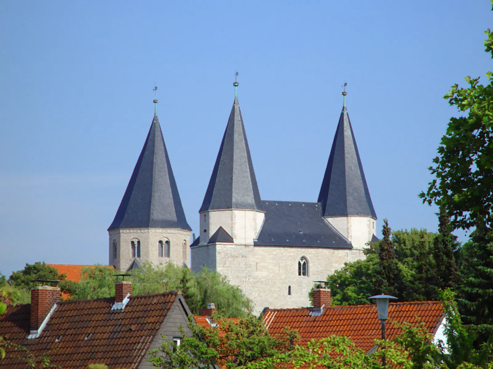 Photo showing: Beschreibung:

Kaiserdom in Königslutter
Aufnahmedatum:
24. Juni 2006
Fotograf:
ArtMechanic