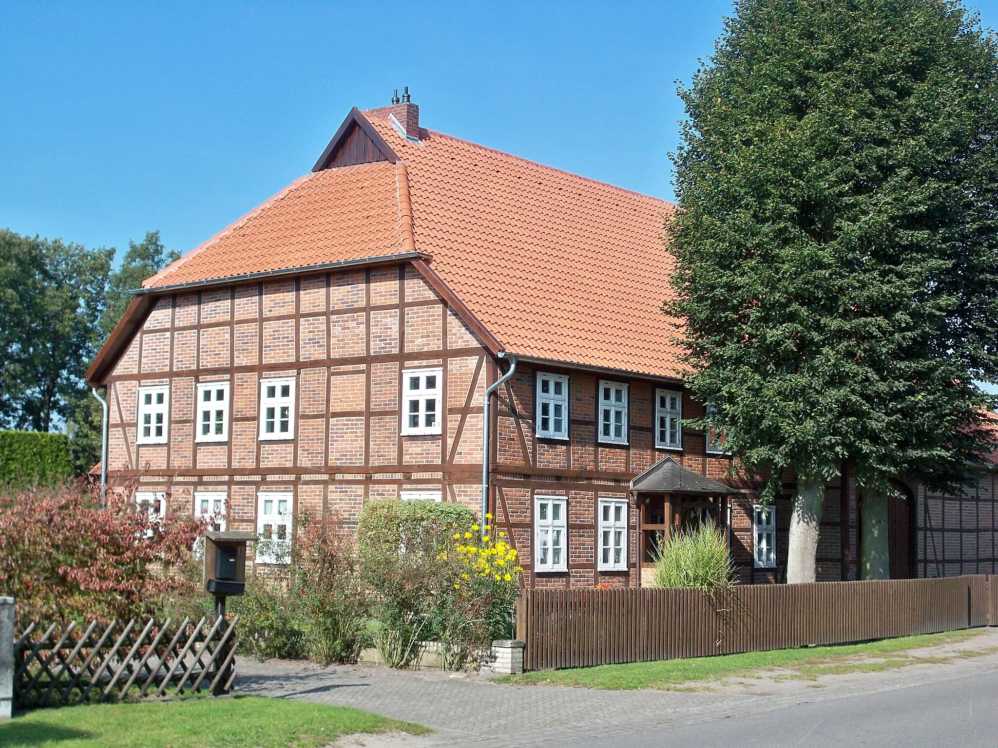 Photo showing: Ehra-Lessien, Lower Saxony, Lessien, house near main crossing