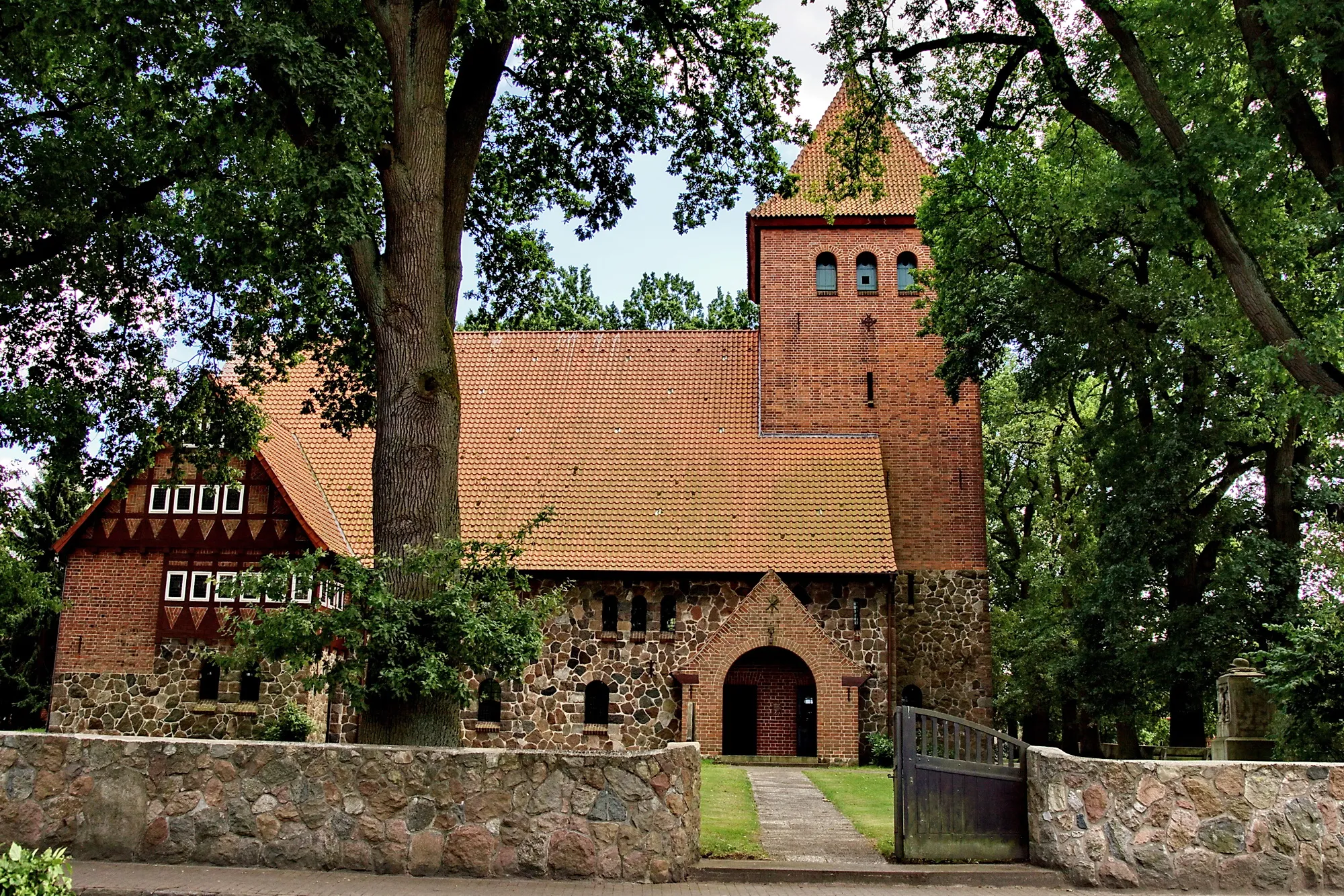 Photo showing: Himmelfahrtskirche in Hohne (Celle)