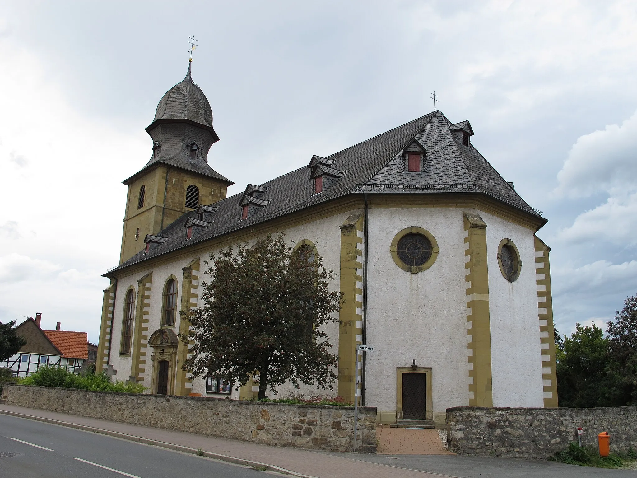 Photo showing: St. Costas und Damian in Groß Düngen (Ortsteil von Bad Salzdetfurth, Niedersachsen): Außenansicht, Nordostseite