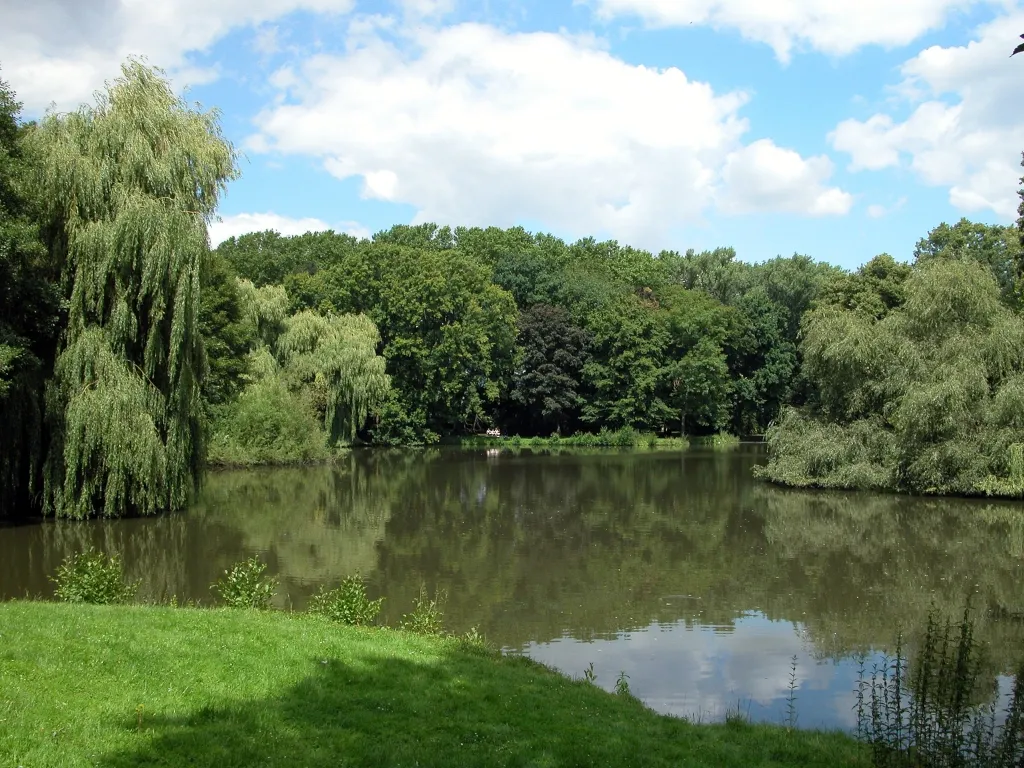 Photo showing: Braunschweig, Germany: Pond in the Bürgerpark (Citizens’ Park).