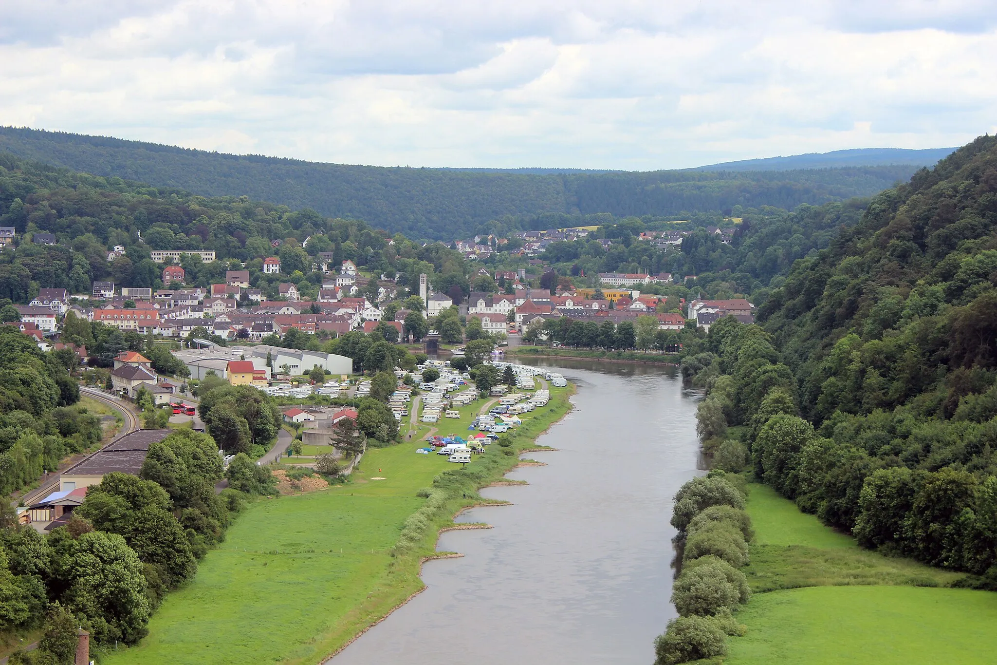 Photo showing: Blick von den Hannoverschen Klippen nach Bad Karlshafen.