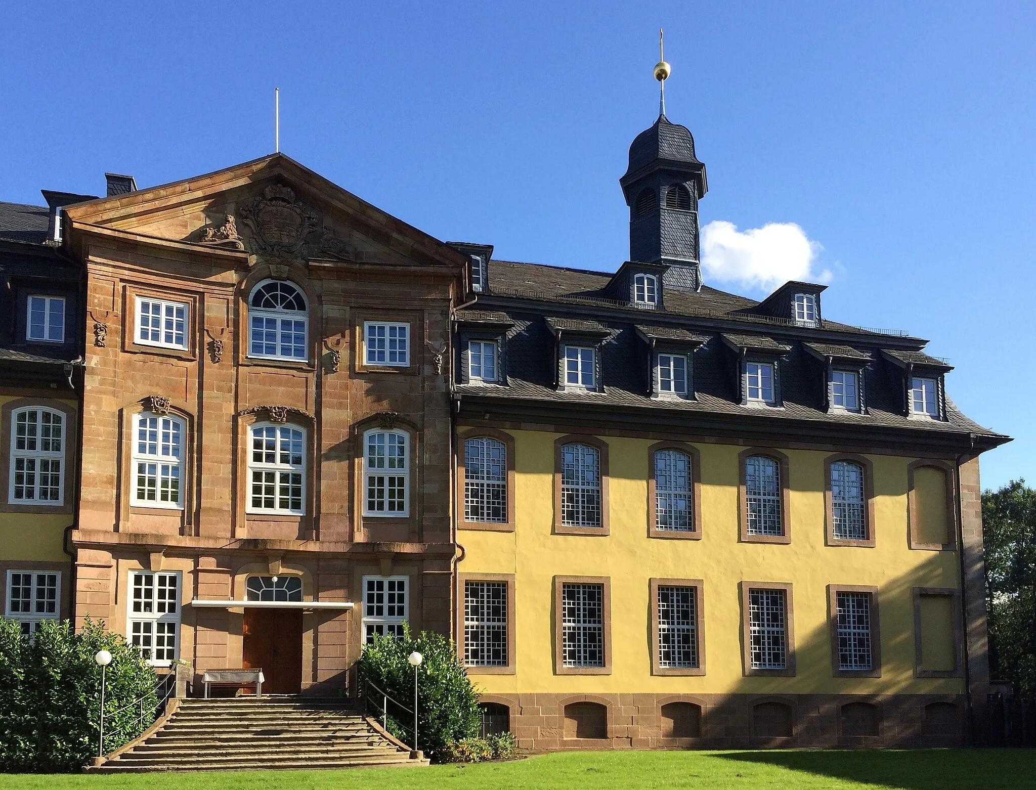 Photo showing: Schloss Liebenburg, Nordwestseite, Mittelrisalit und Schlosskirche