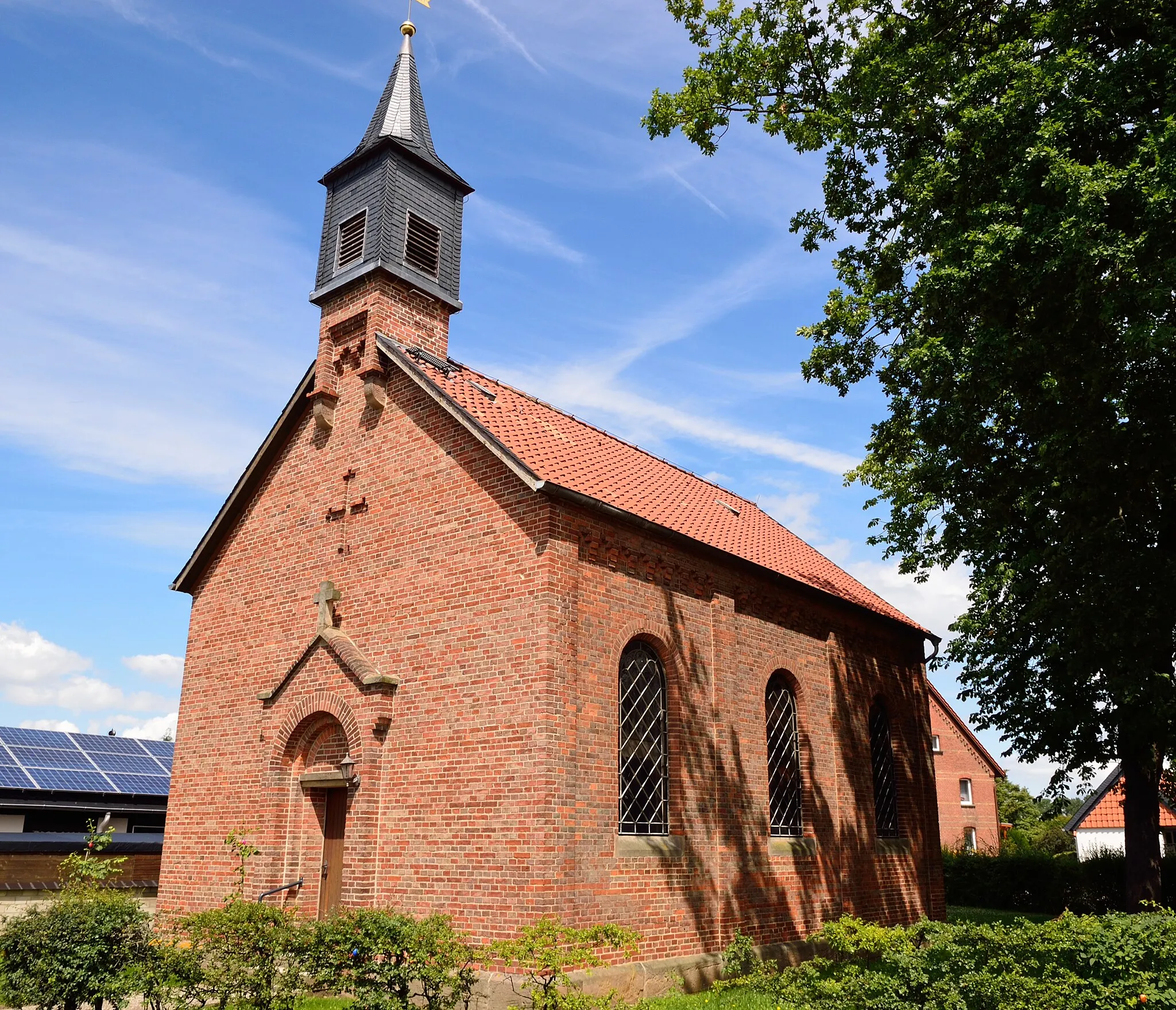 Photo showing: Die Kirche in Harvesse, erbaut 1867/68