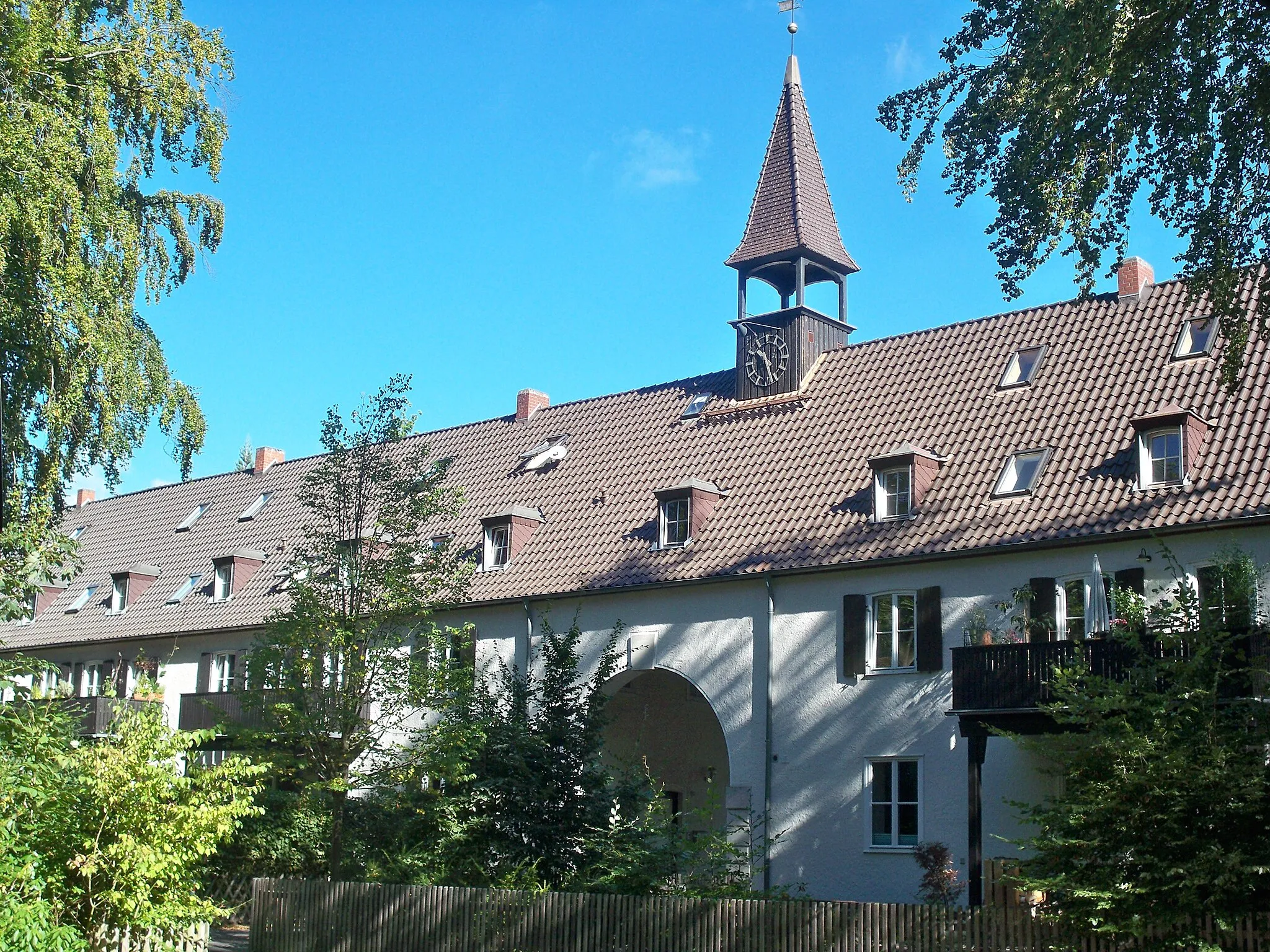 Photo showing: Wolfsburg, Lower Saxony, Steimker Berg, Torhaus of 1940