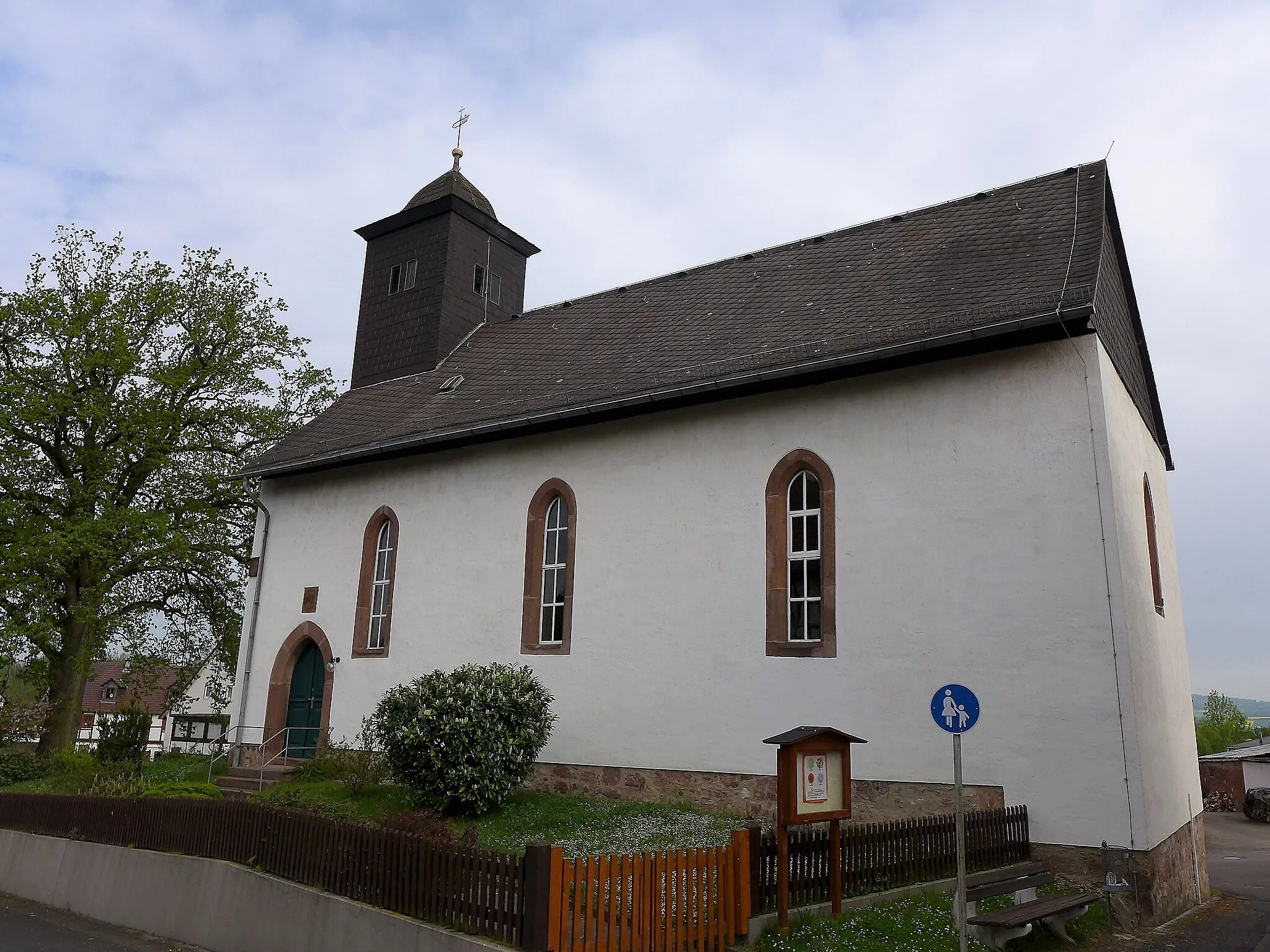 Photo showing: Eingangsseite der Kirche