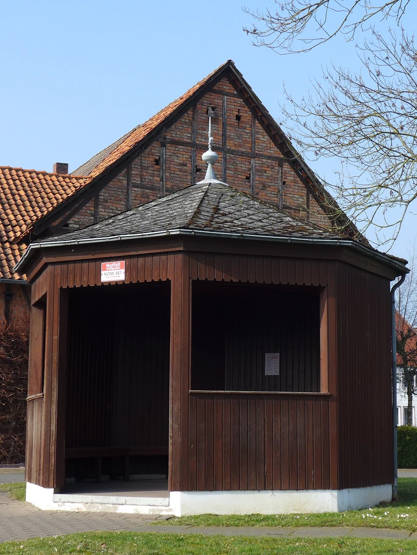 Photo showing: Wartehäuschen in Hoppensen an der Bushaltestelle Hoppenser Allee