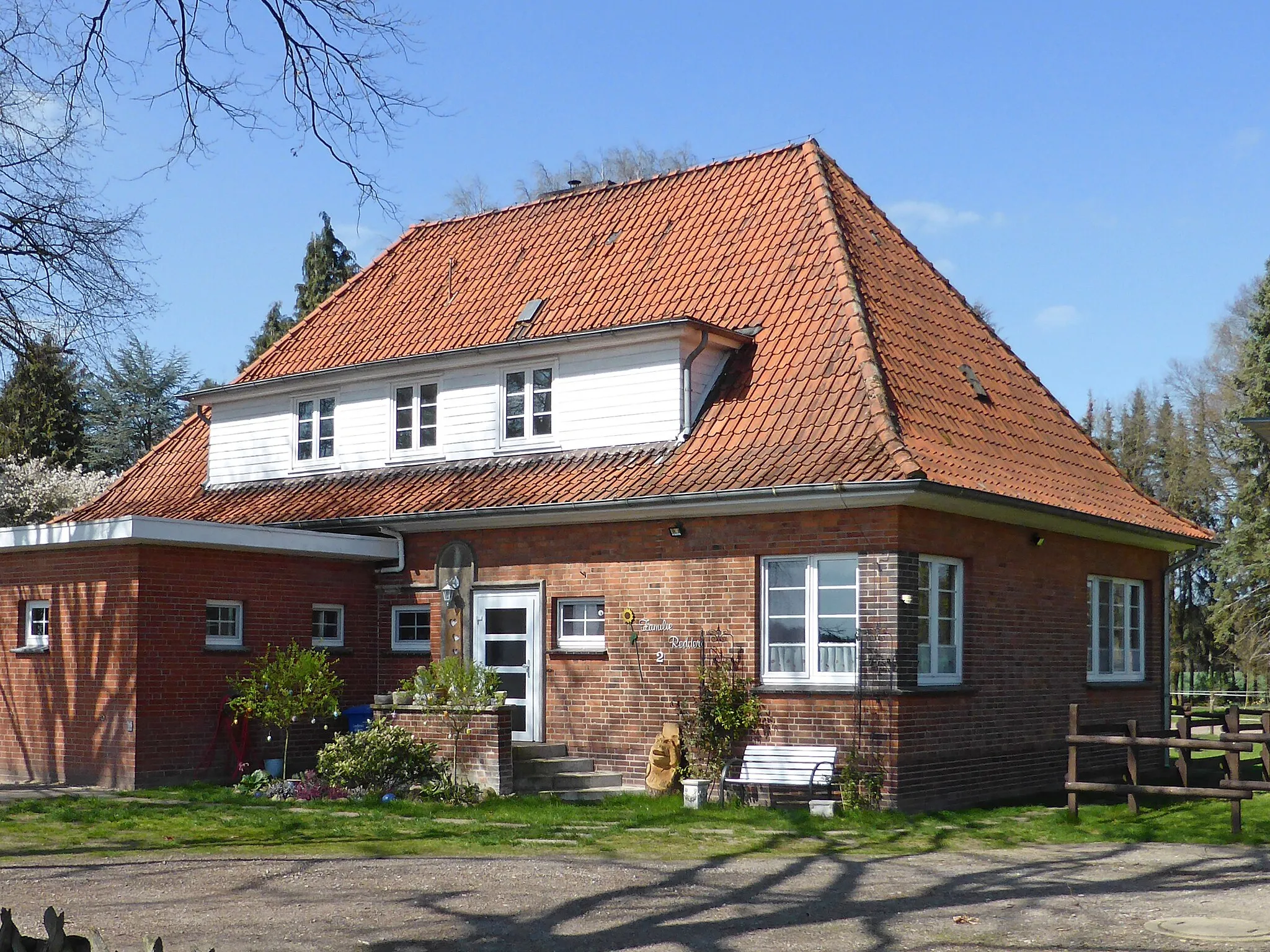 Photo showing: Ehemalige Schule in Zahrenholz, später Gaststätte "Heidpark", Schmarloh.