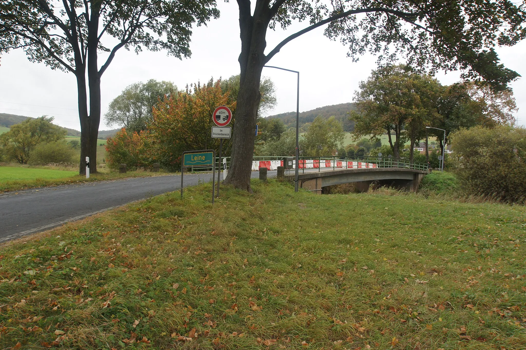 Photo showing: Kreiensen (Garlebsen), Germany: Bridge over the Leine between Garlebsen and Olxheim