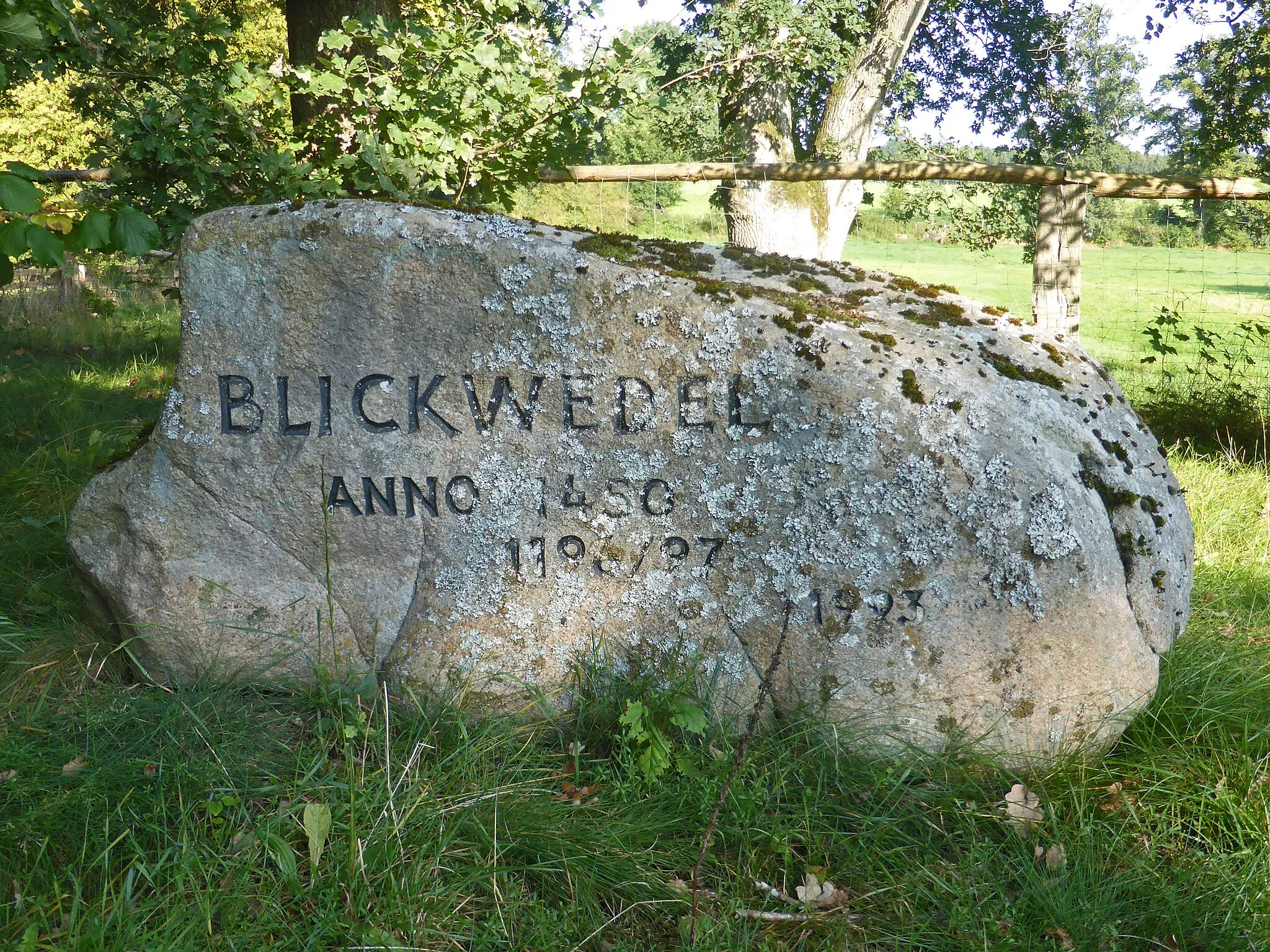 Photo showing: Gedenkstein in Blickwedel.