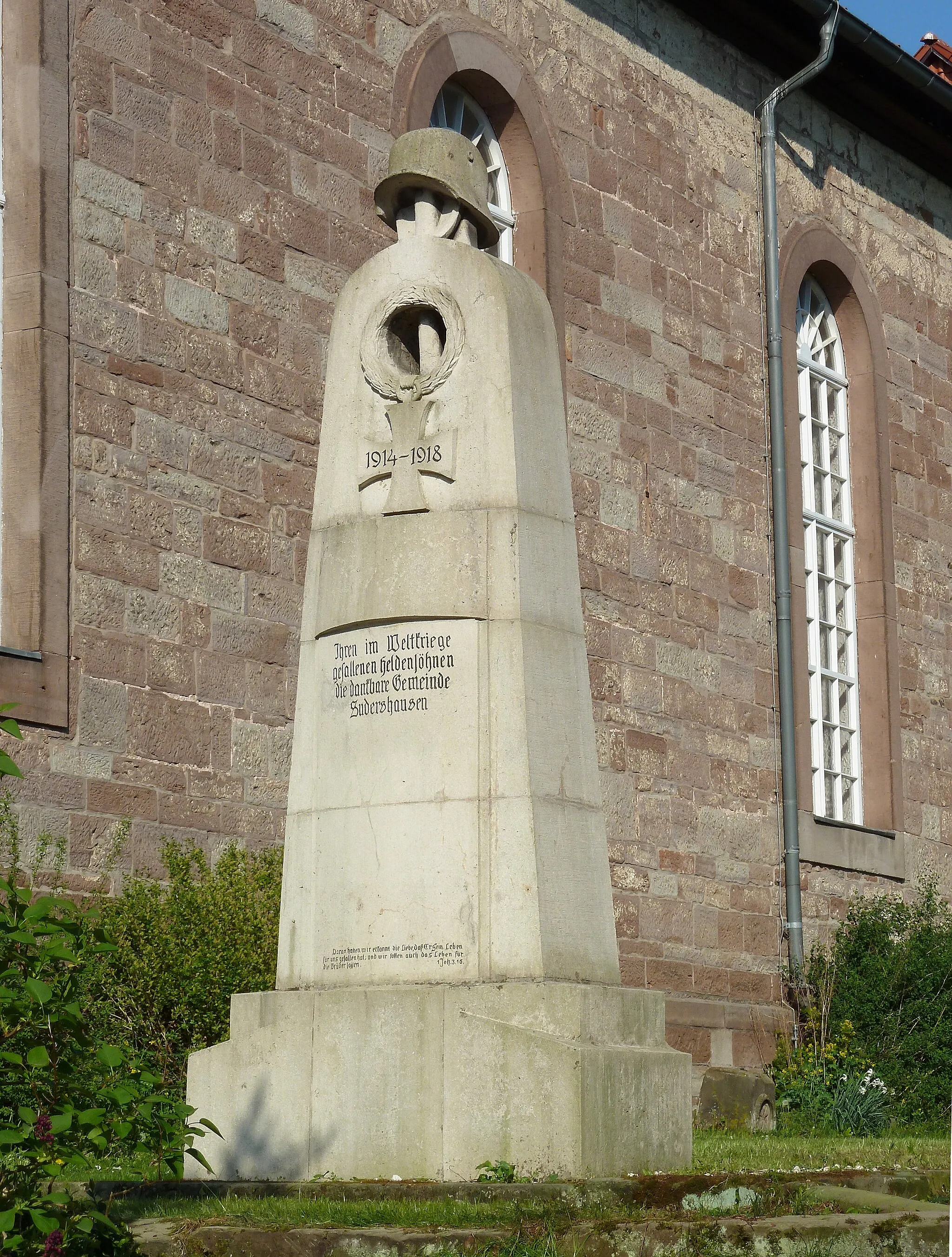 Photo showing: Kriegerdenkmal in Sudershausen, Flecken Nörten-Hardenberg, Südniedersachsen. Baudenkmal-ID: 33706973