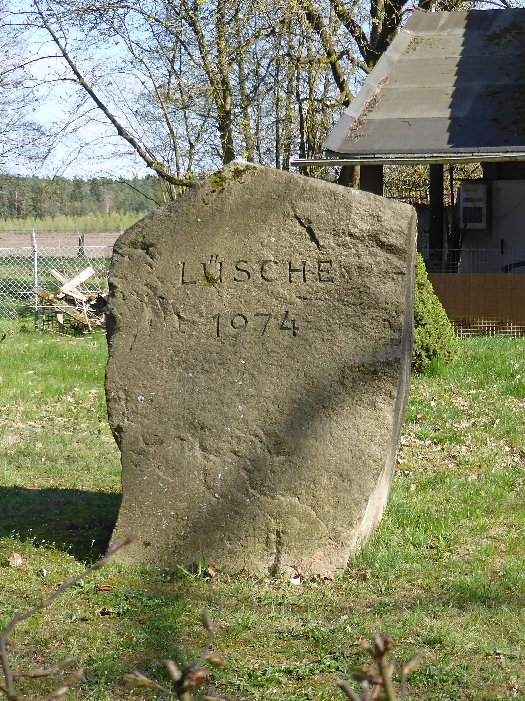 Photo showing: Stein in Lüsche.