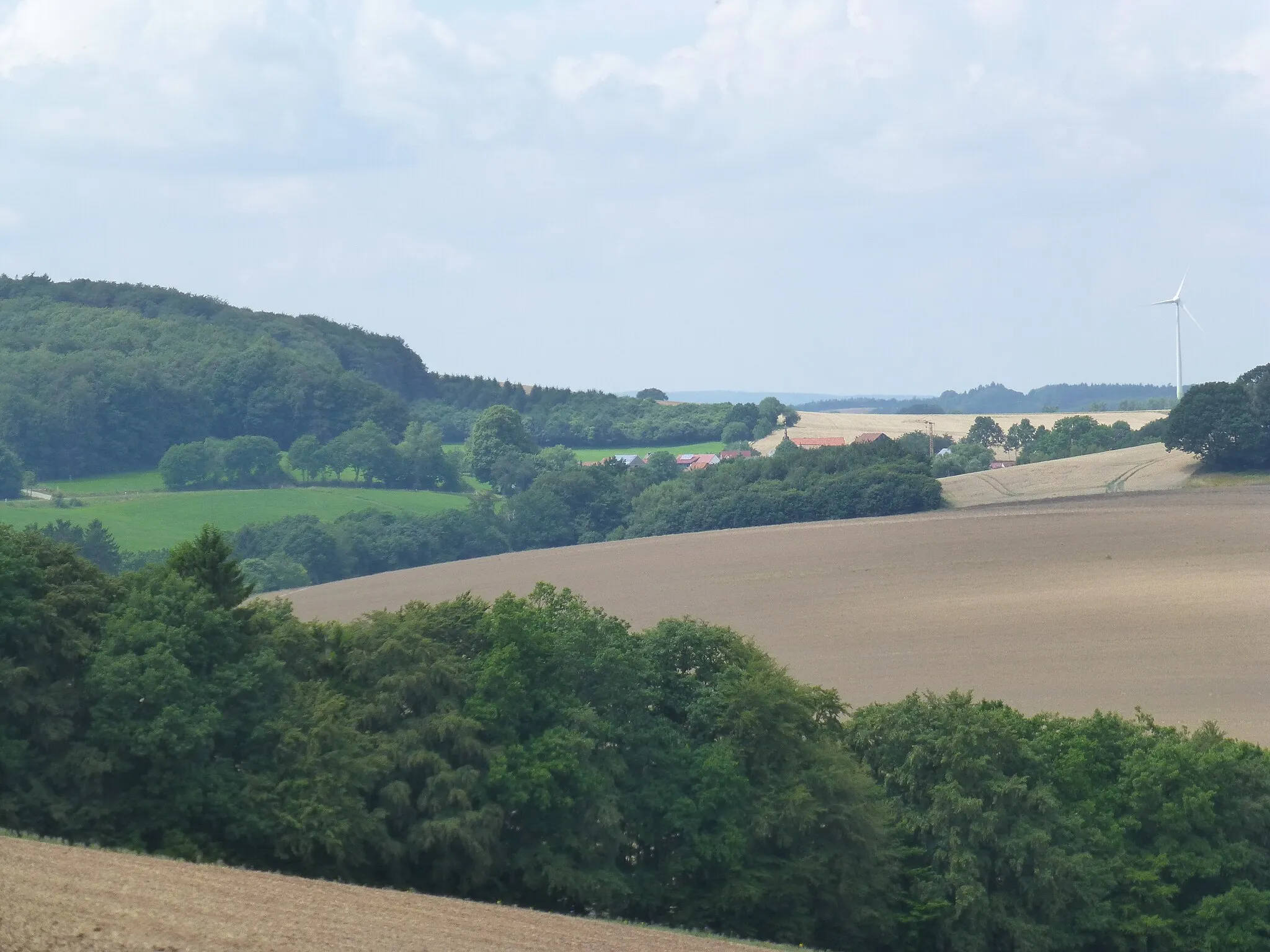 Photo showing: Landschaft bei Streitholz, links der Rumsberg