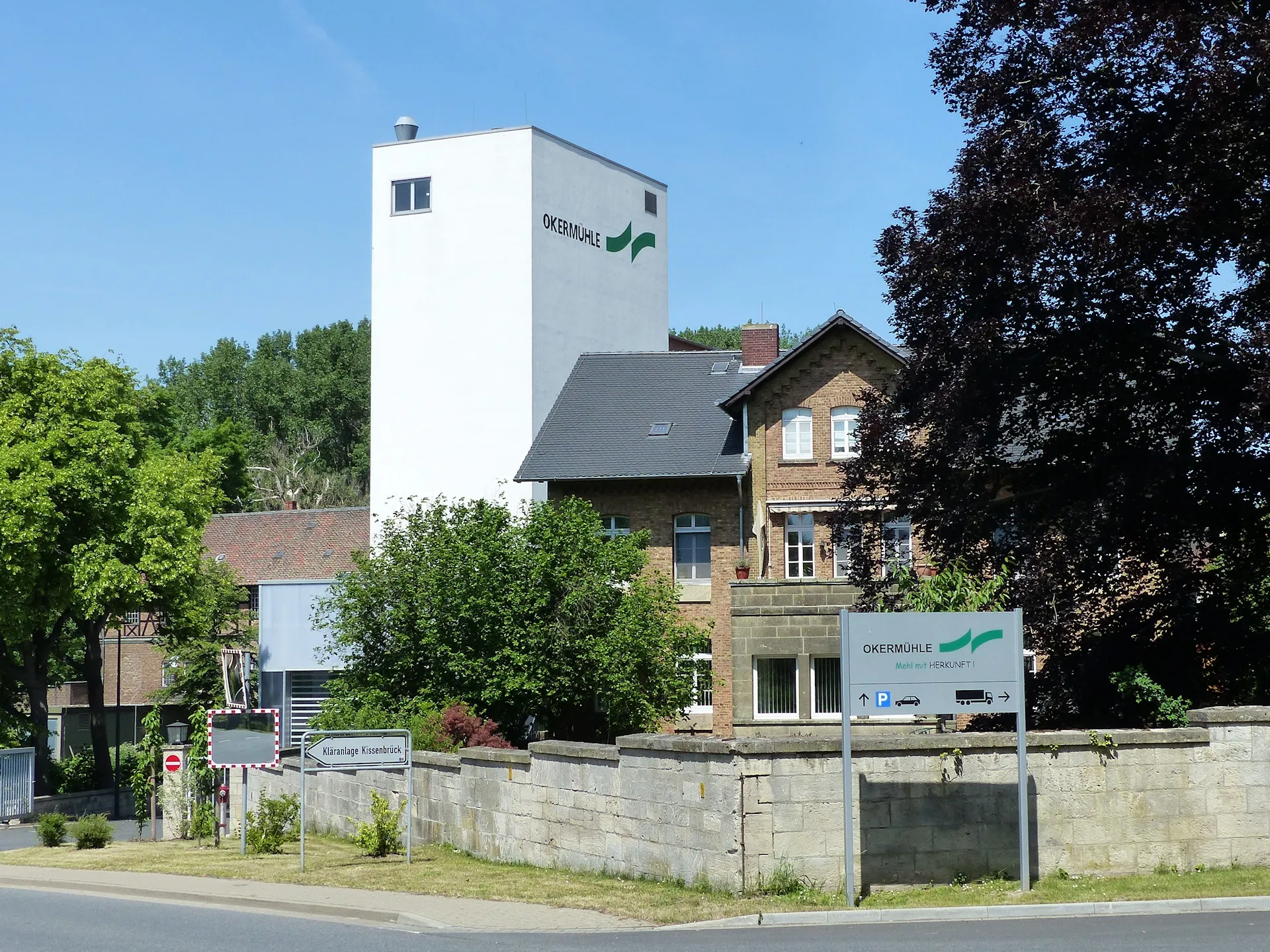 Photo showing: Silo und Verwaltungsgebäude der Okermühle Hedwigsburg.