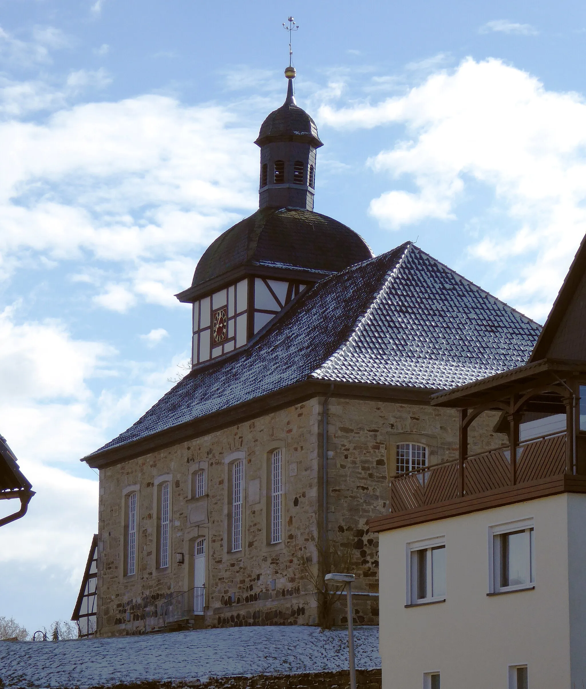 Photo showing: Ev.-luth. Kirche in Benterode, Gemeinde Staufenberg, Südniedersachsen. Erbaut 1786/87 nach Abriss des baufälligen Vorgängerbaus, wahrscheinlich aus Steinen der benachbarten Burg Sichelnstein