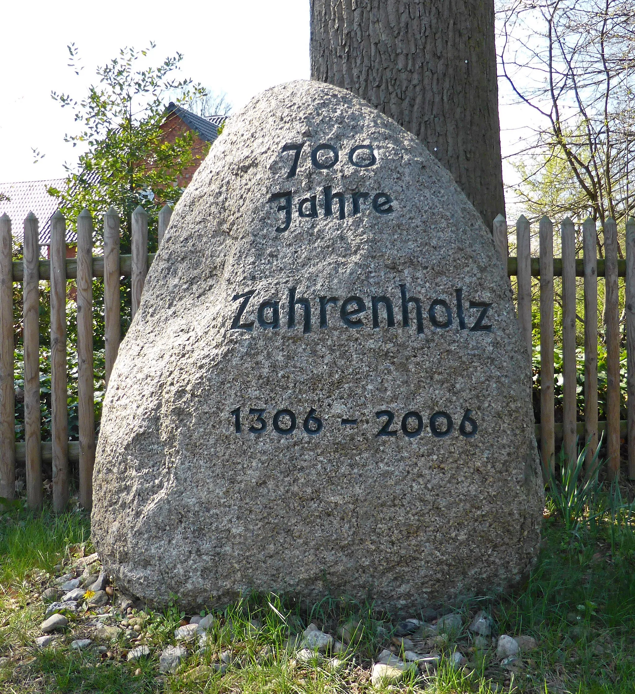 Photo showing: Gedenkstein in Zahrenholz.