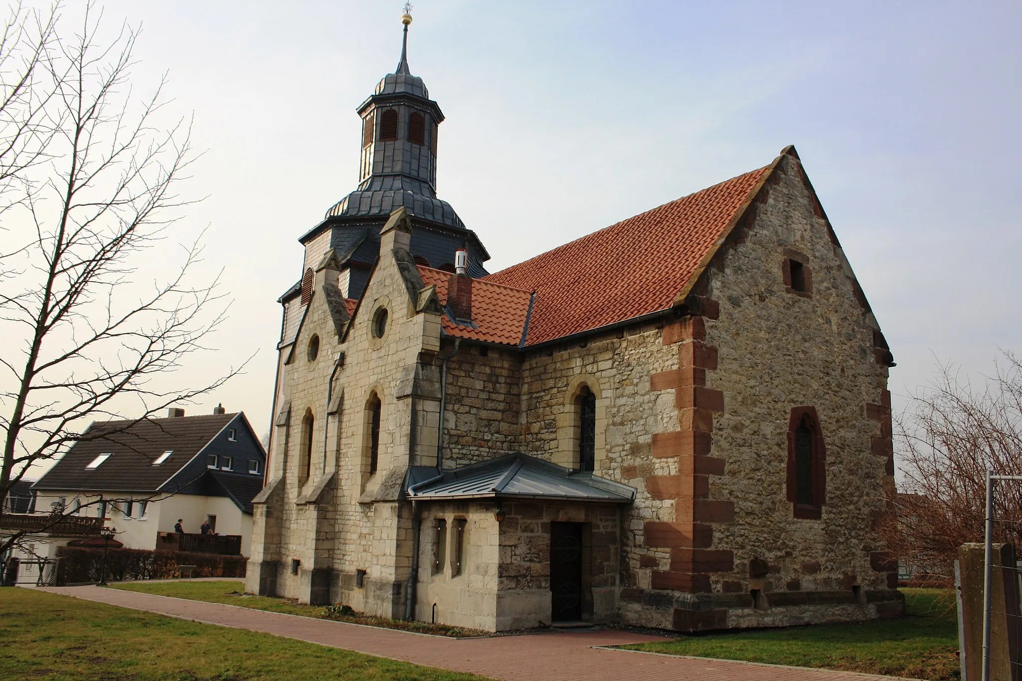 Photo showing: Die St. Martin Kirche in Sebexen wurde in ihren Grundfesten im Juli 1145 durch den Erzbischof Heinrich I. von Mainz geweiht