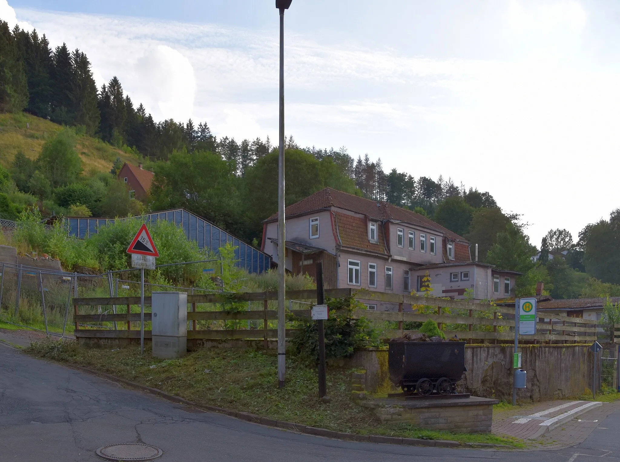 Photo showing: Am Schwarzenberg in Lerbach mit Blick auf das alte Schützenhaus