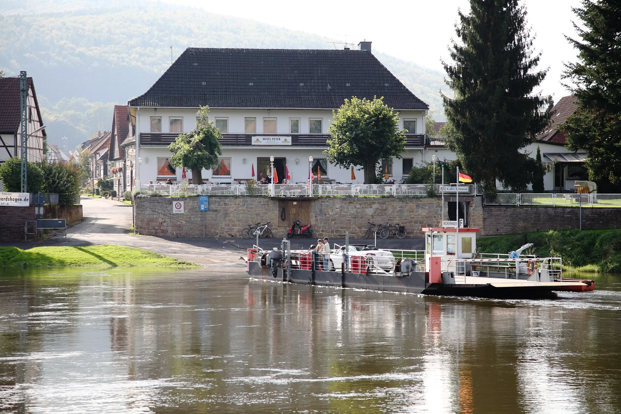 Photo showing: Veckerhagen - die Gierseilfähre (Rollfähre zwischen Veckerhagen und Hemeln an der Weser).