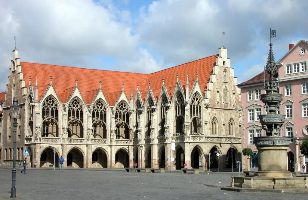 Photo showing: Brunswyck, Old Rathaus, and St Mary's fountain