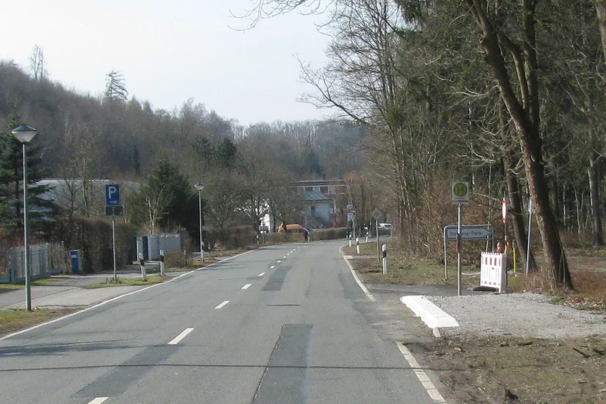 Photo showing: die Bushaltestelle Kurpark in der Lautenthaler Straße