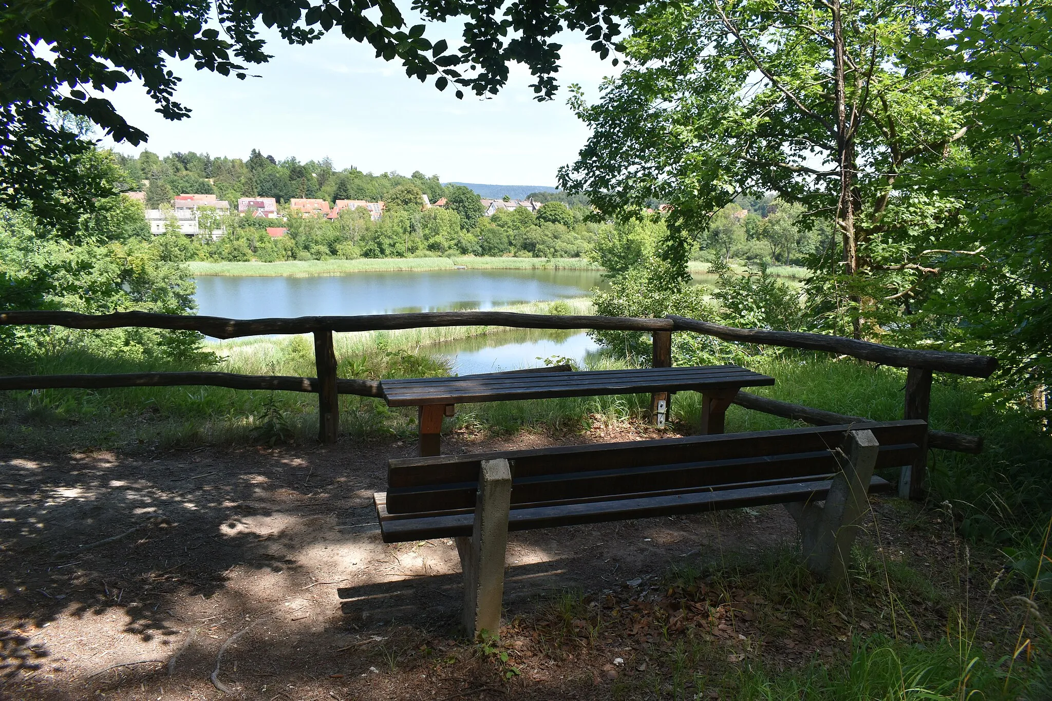 Photo showing: Andreas-Helbing-Bank auf dem Höllstein bei Walkenried.