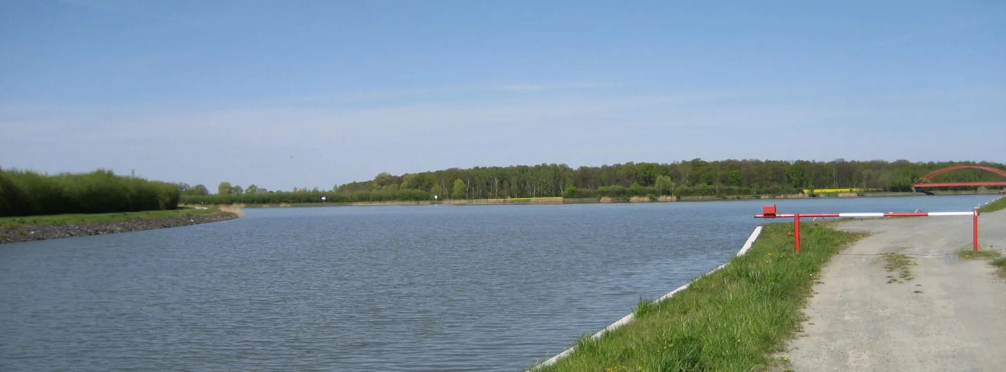 Photo showing: Bifurcation Mittellandkanal and Elbe-Seitenkanal (Elbe Lateral Canal)