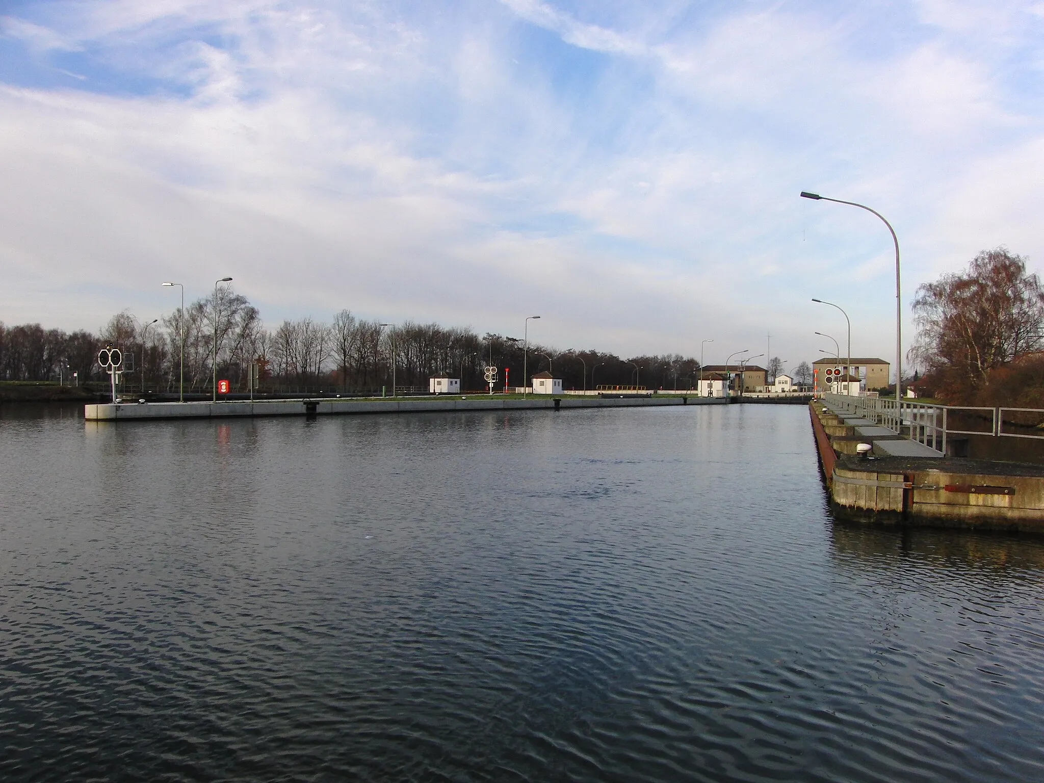 Photo showing: Canal lock Wedtlenstedt in Stichkanal Salzgitter, view from South