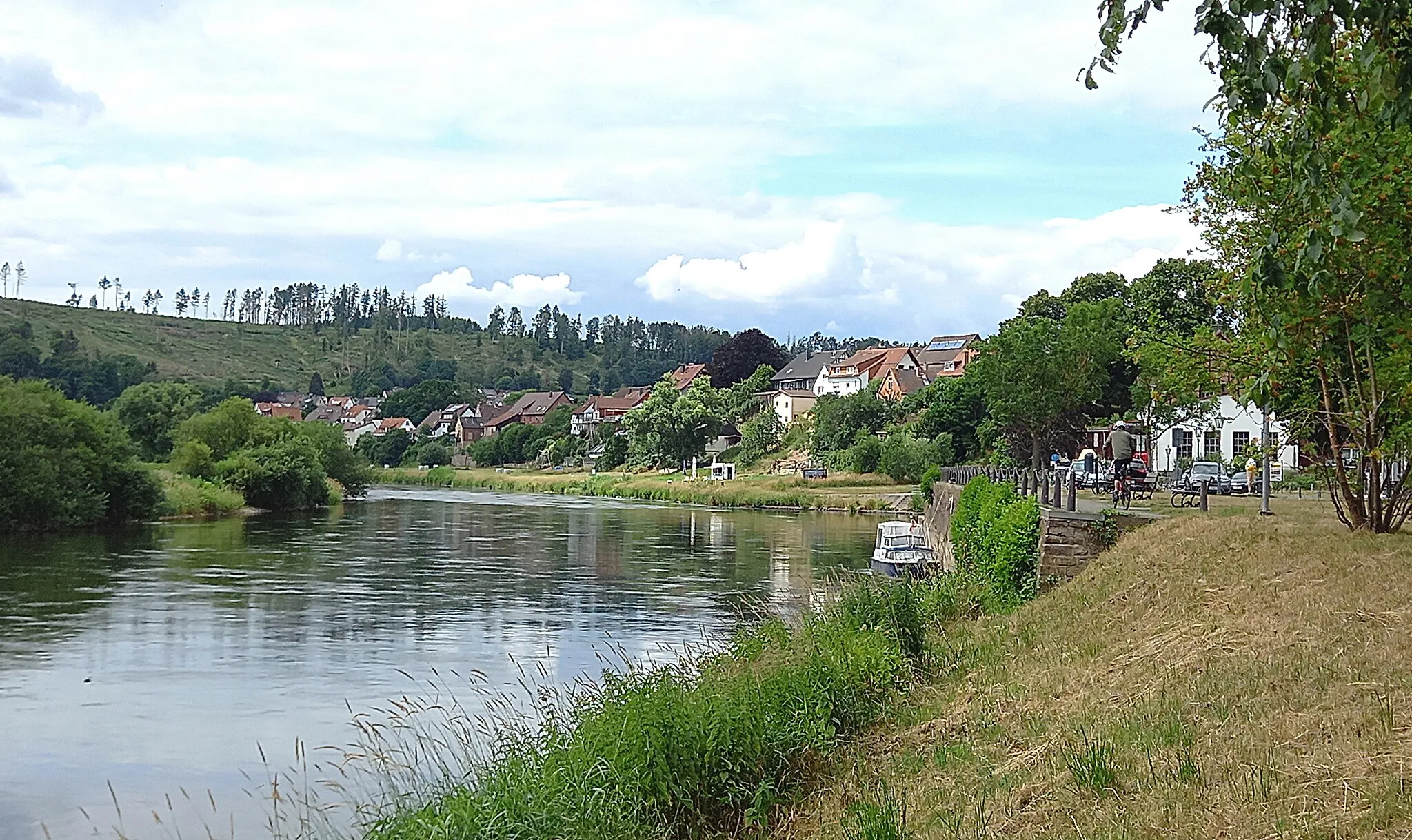 Photo showing: Blick über die Weser nach Bodenfelde