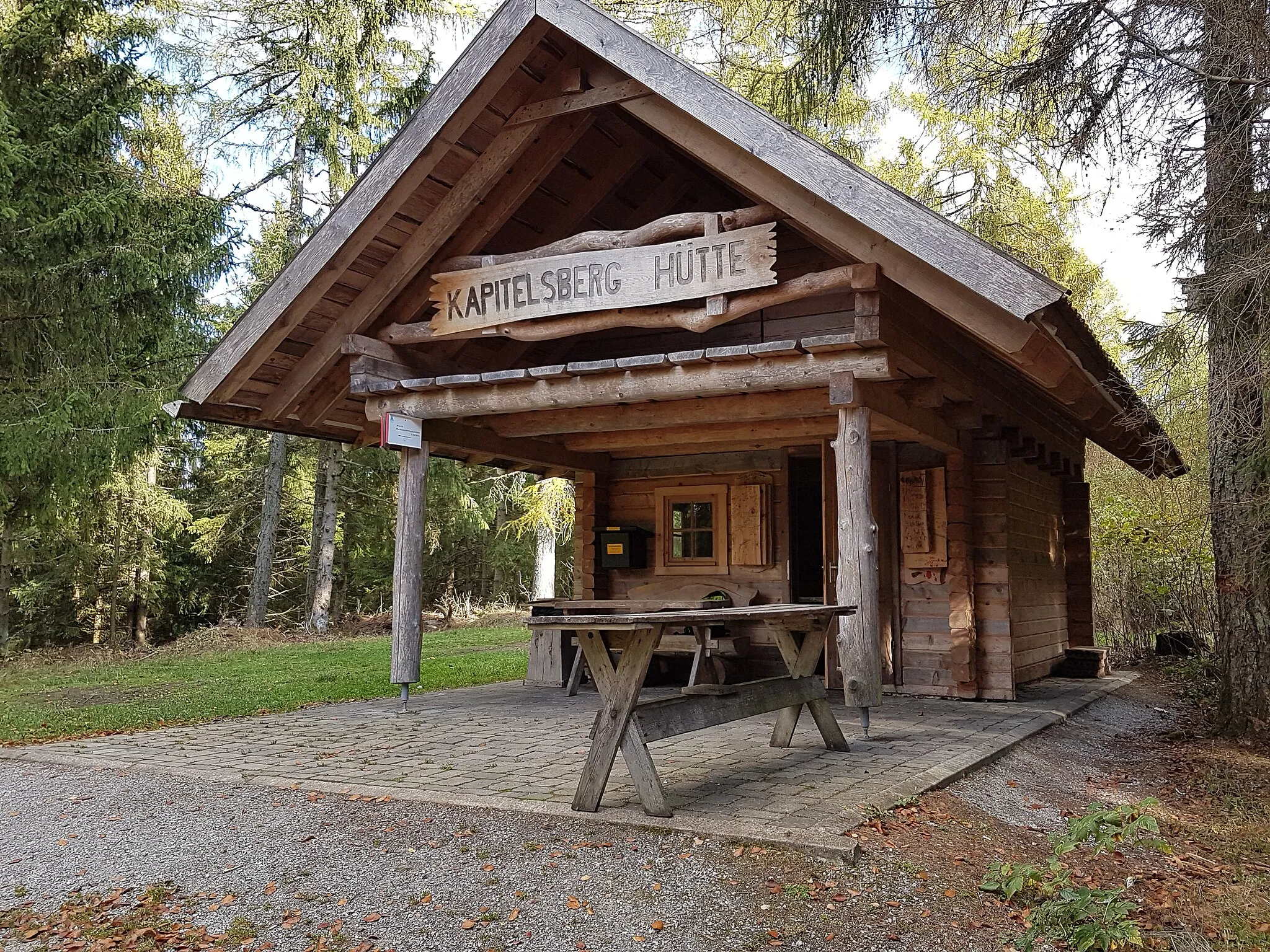 Photo showing: Tanne, Schutzhütte auf dem Kapitelsberg