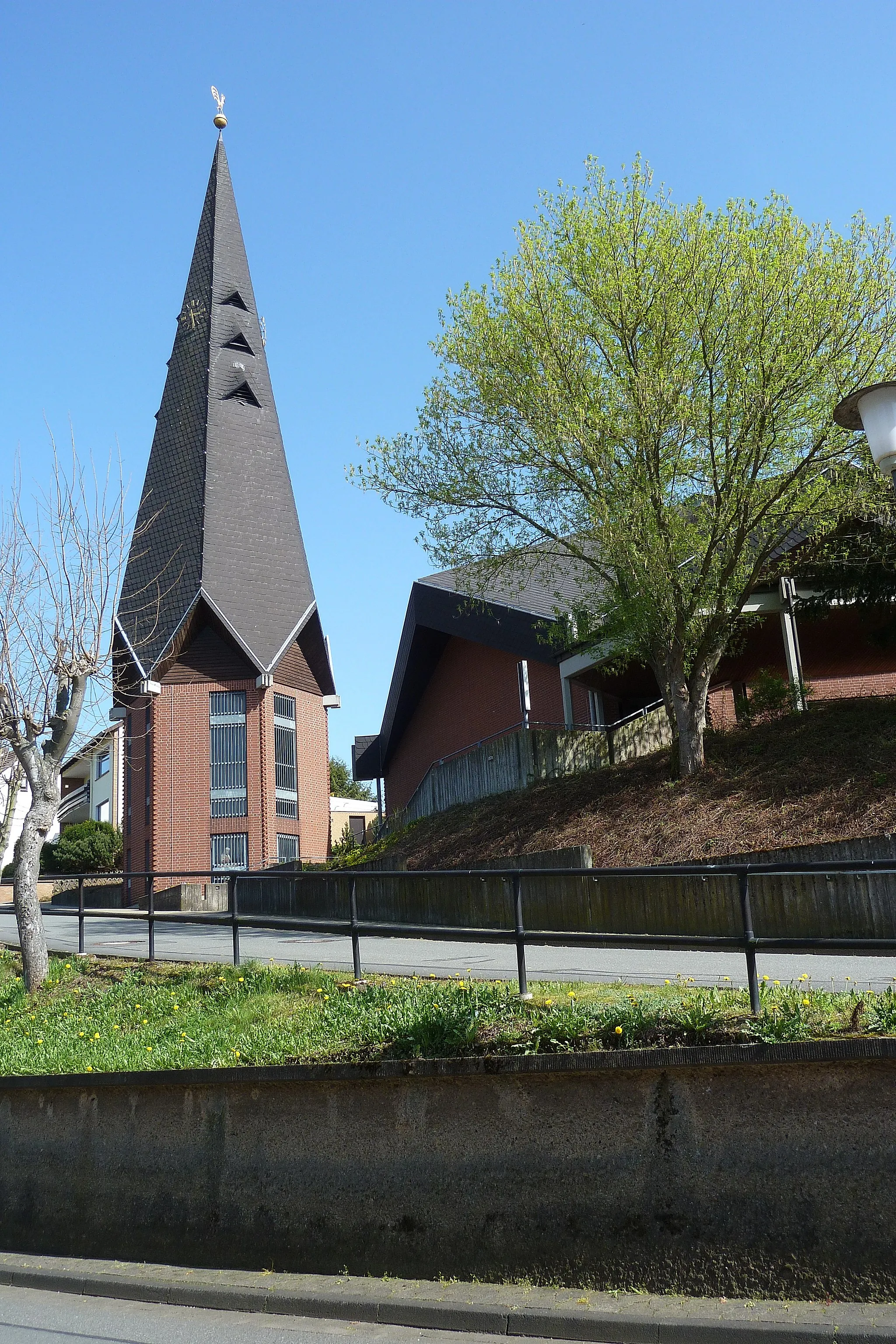 Photo showing: Katholische Kirche St. Sebastian in Rhumspringe, Eichsfeld. Erbaut 1977