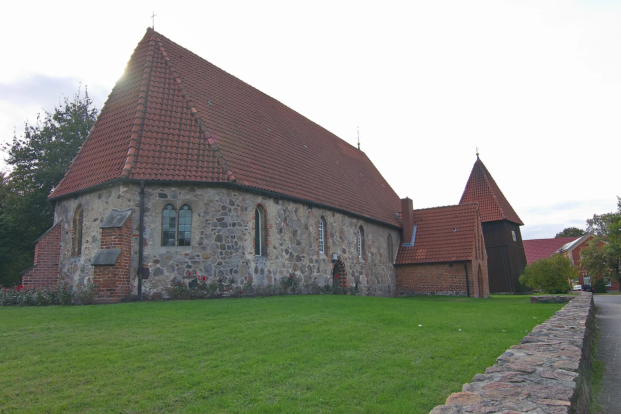 Photo showing: Die St.Marienkirche in Eldingen stammt aus dem 12. Jahrhundert und wurde als Feldsteinkirche errichtet