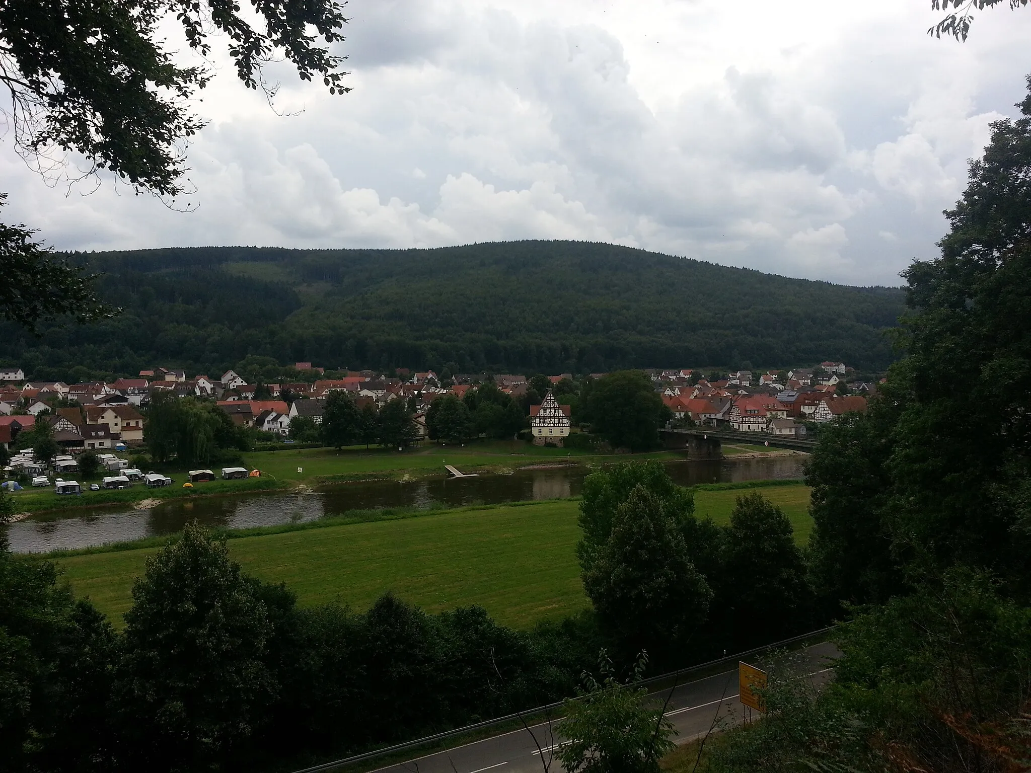 Photo showing: Blick auf Gieselwerder vom Heuberg