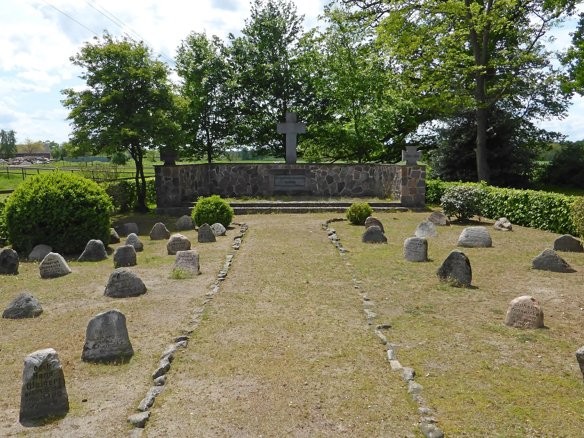 Photo showing: Kriegerdenkmal in Vorhop.