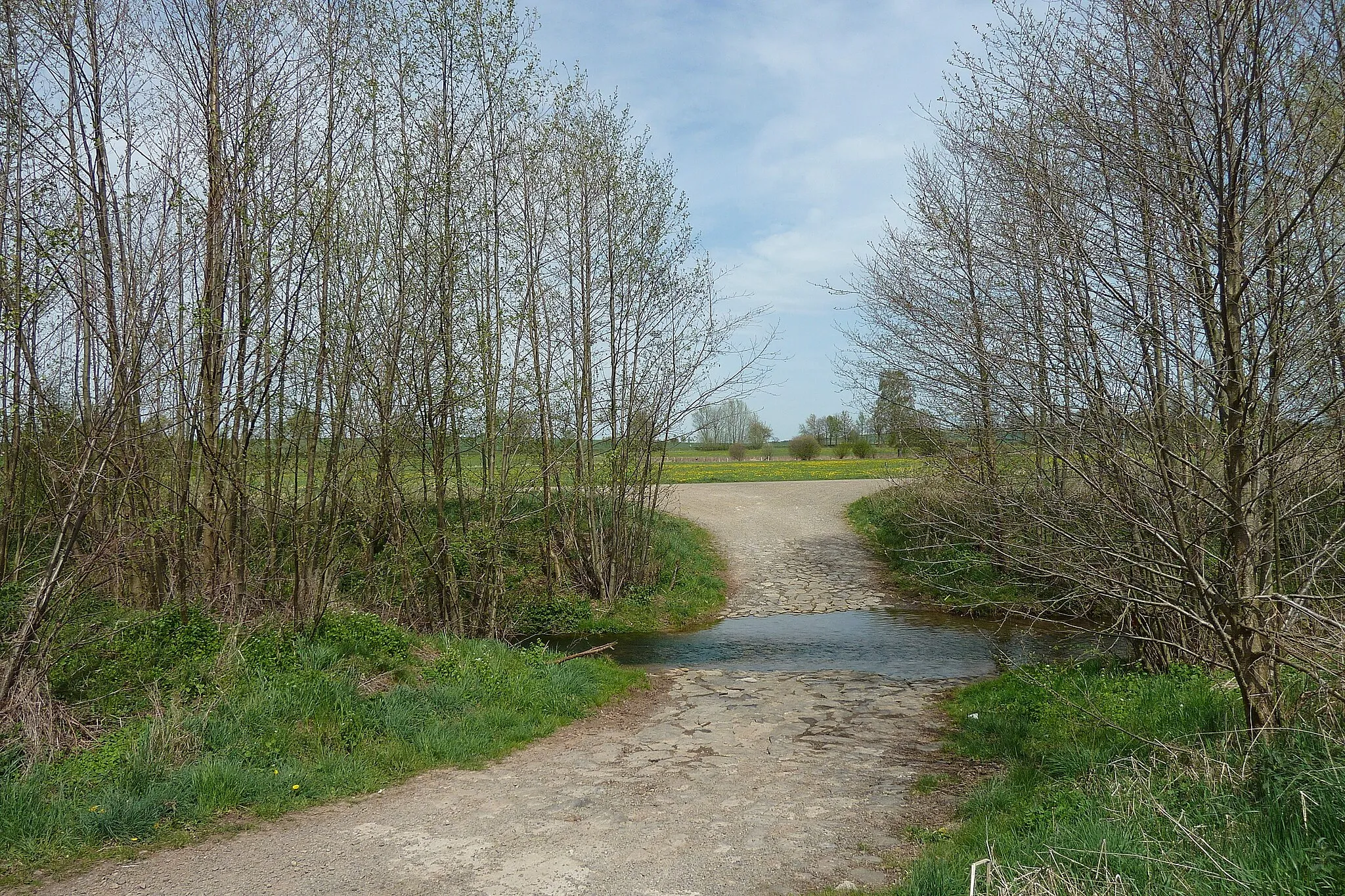 Photo showing: Furt durch die Aue am Seeanger östlich von Ebergötzen, Südniedersachsen