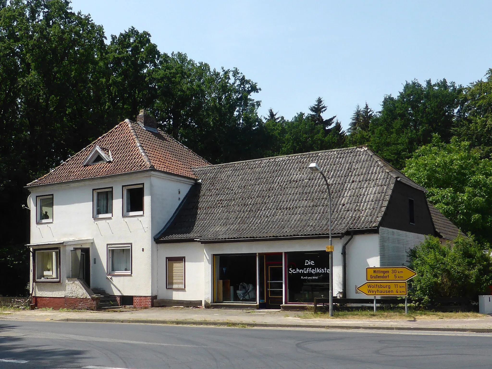 Photo showing: Ehemalige Gemischtwarenhandlung Baumann in Bokensdorf.