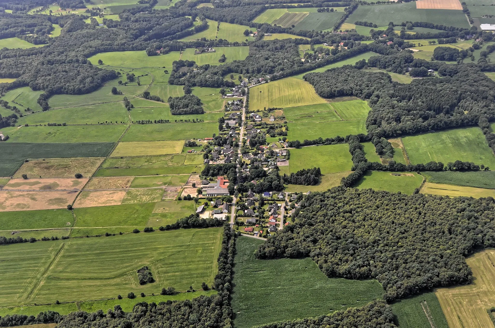 Photo showing: Bilder vom Flug Nordholz Hammelburg 2015: Siedlung Hoope.